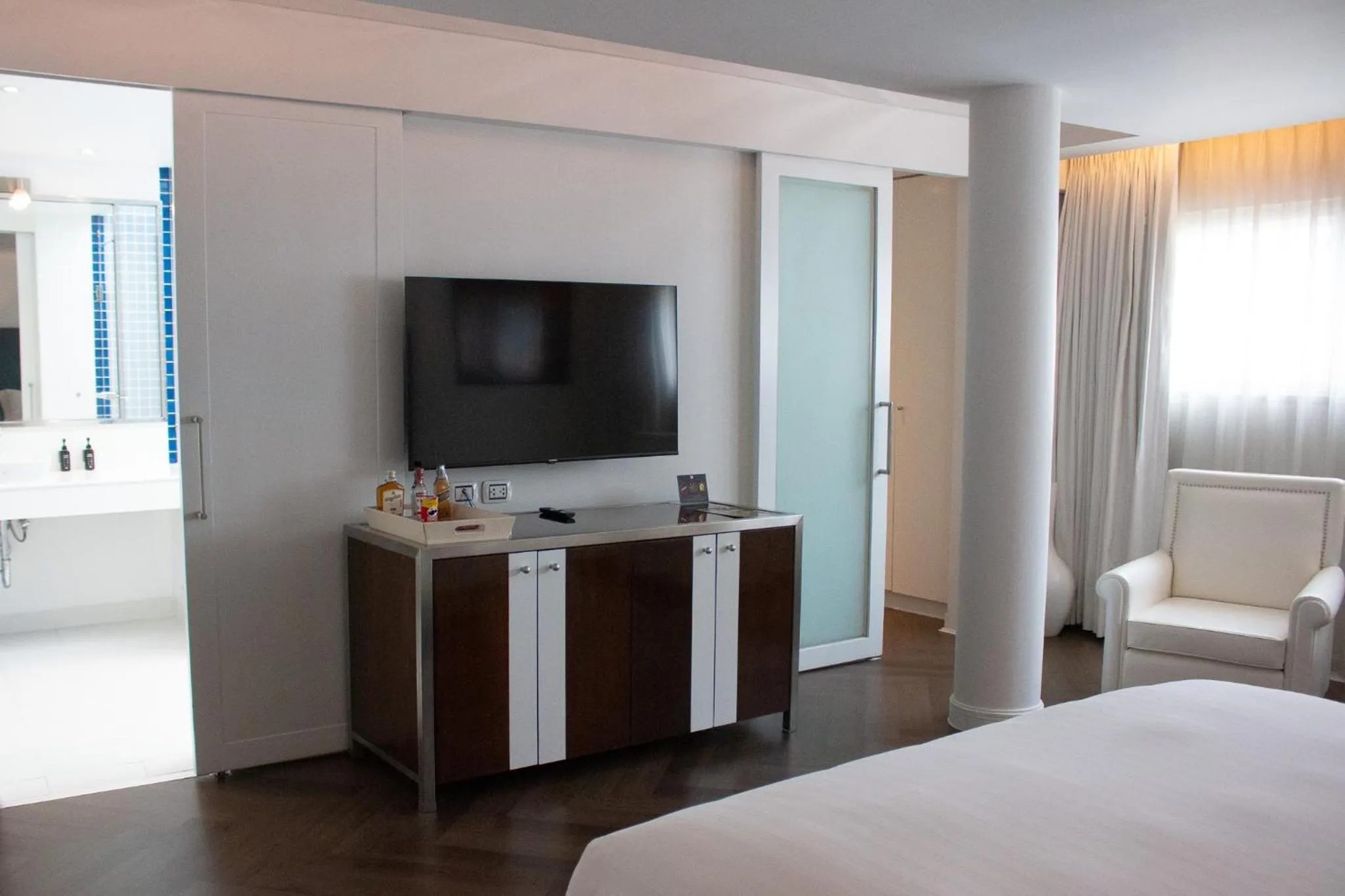 Communal lounge/ TV room, Bed in Night Hotel Bangkok - Sukhumvit 15