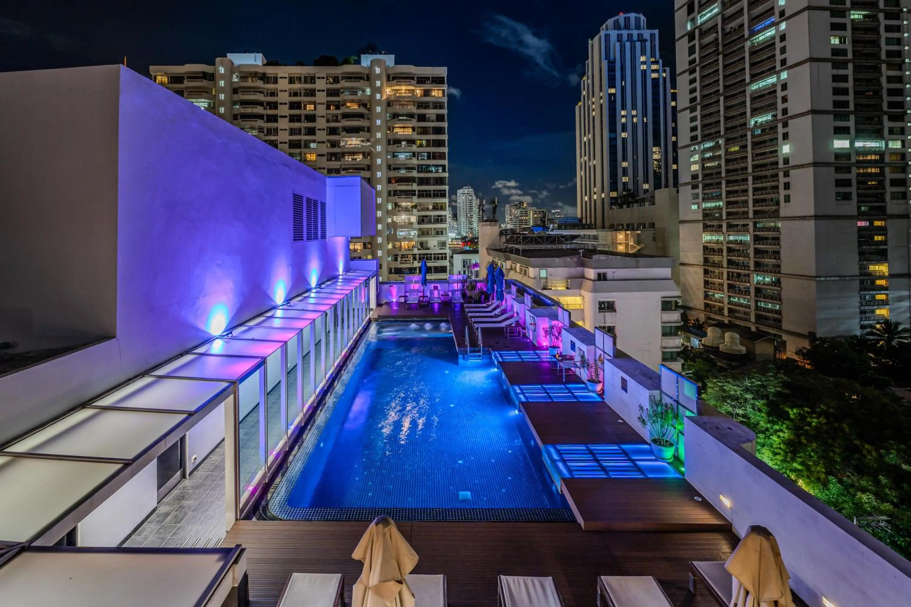 Swimming pool in Night Hotel Bangkok - Sukhumvit 15