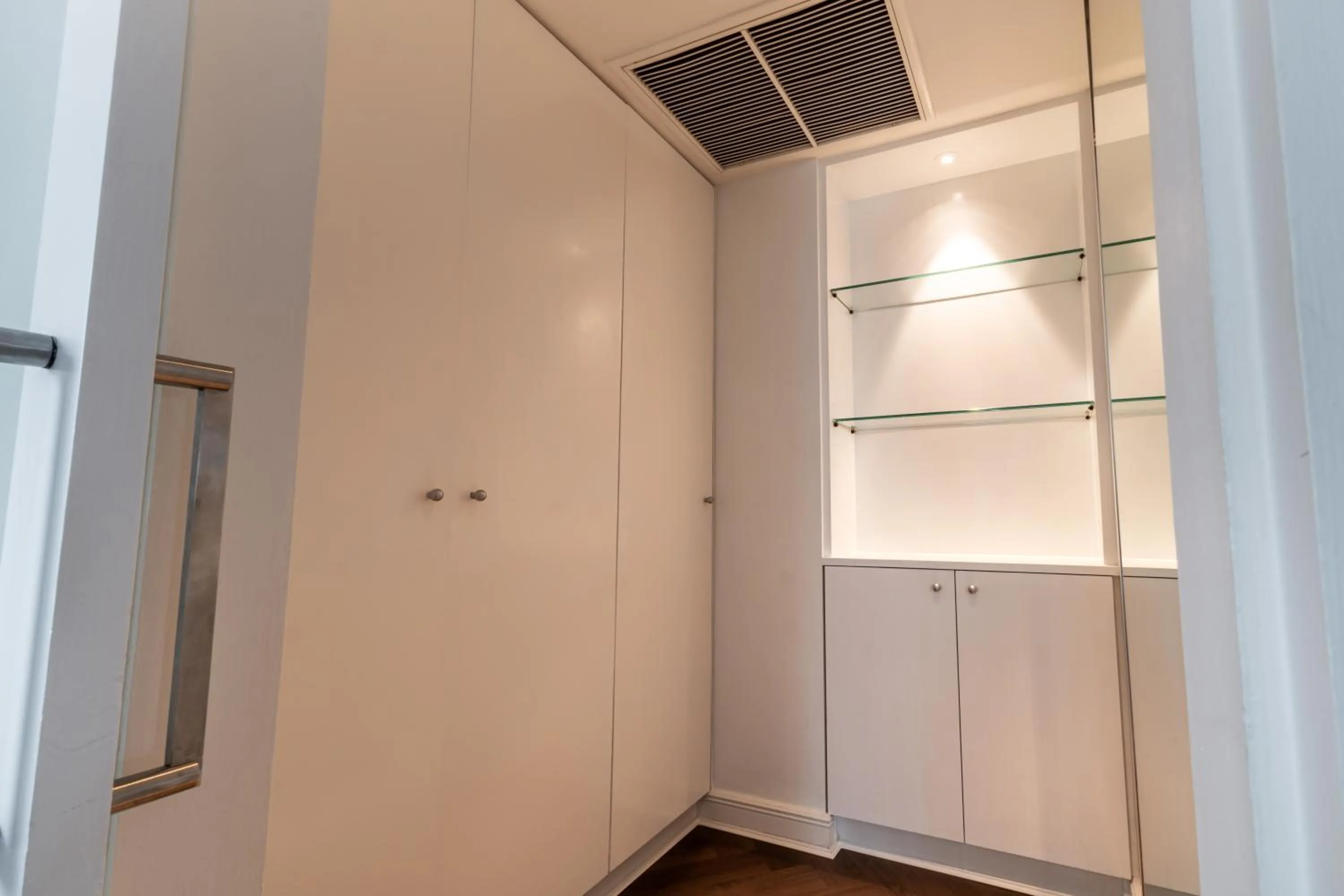 wardrobe in Night Hotel Bangkok - Sukhumvit 15