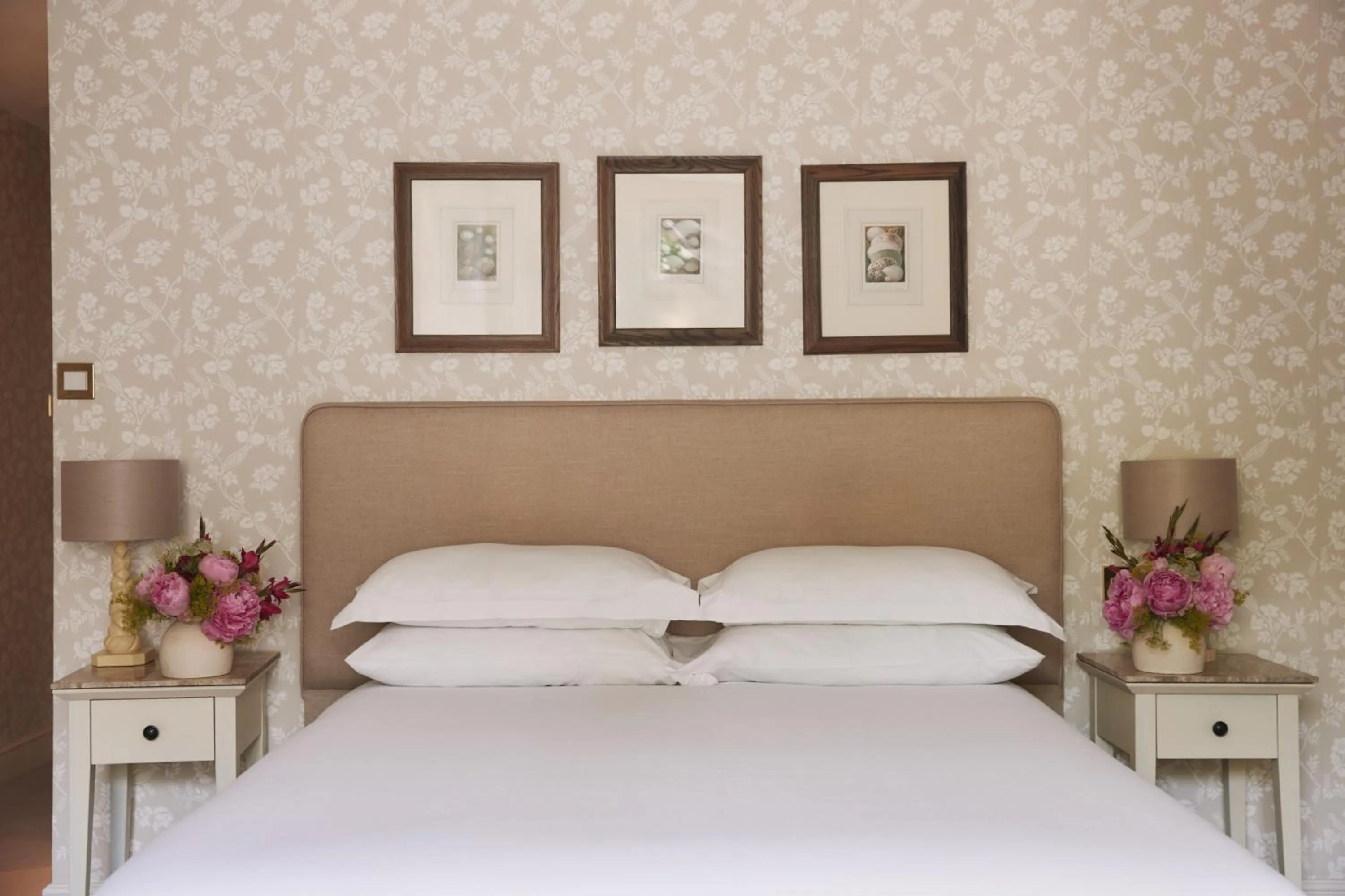 Bedroom, Bed in Fermain Valley Hotel