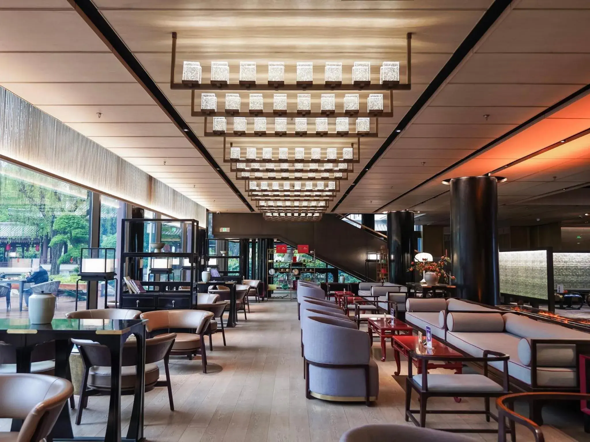 Lounge or bar in HUALUXE Xi'an Tanghua by IHG Lounge or bar in HUALUXE Xi'an Tanghua by IHG