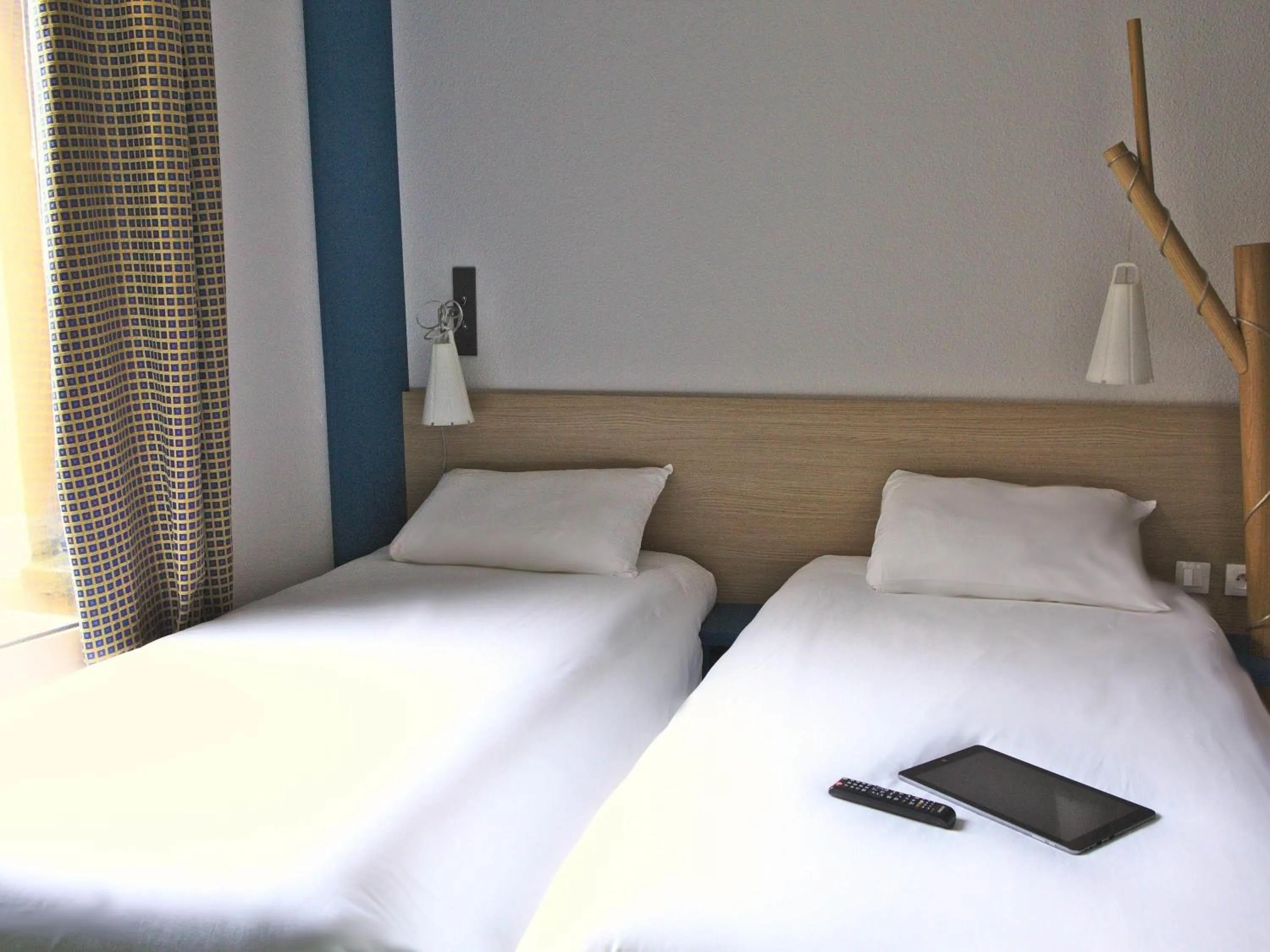Bedroom, Bed in ibis Styles Moulins Centre
