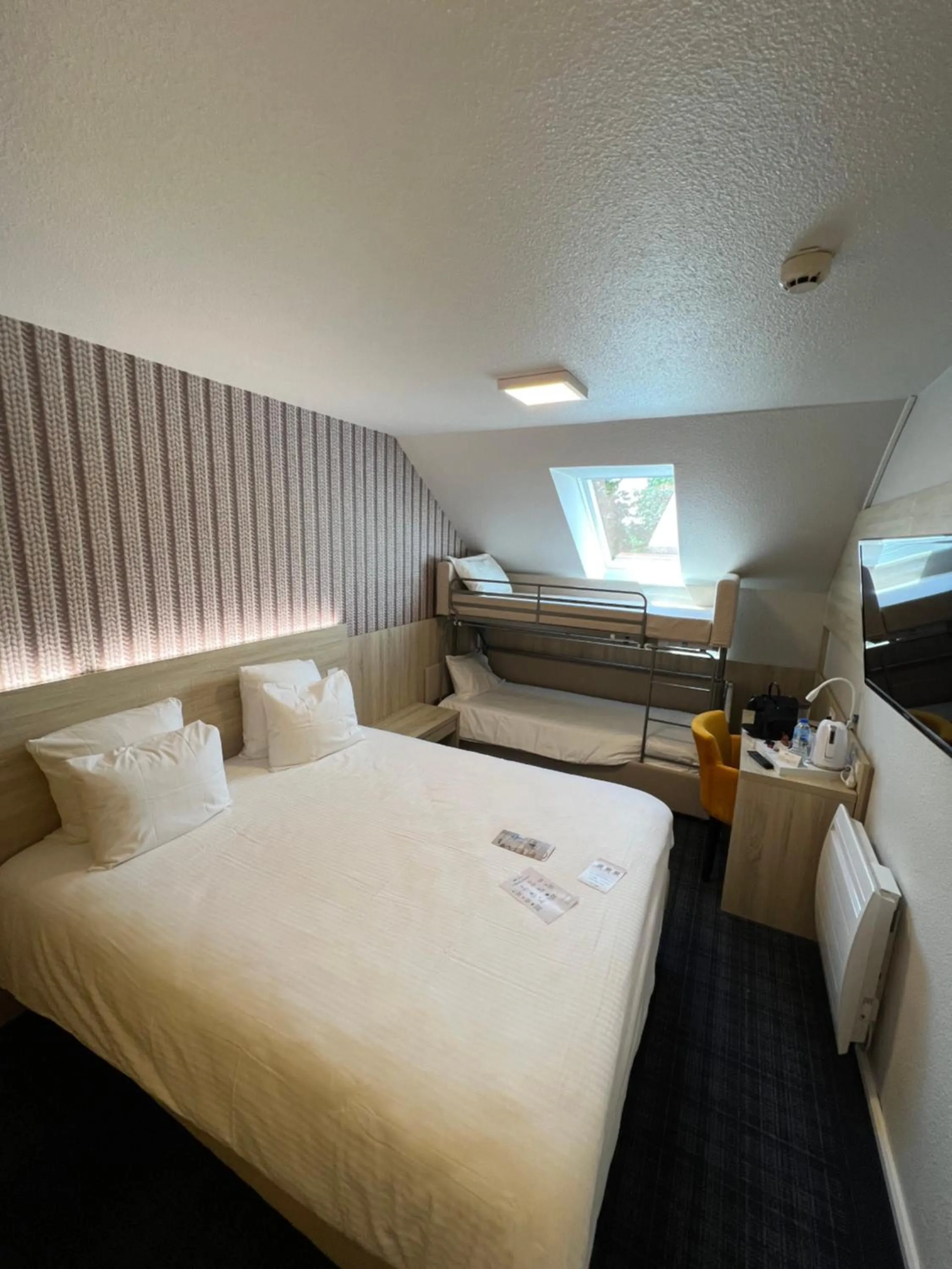 bunk bed, Bed in Brit Hotel Landivisiau