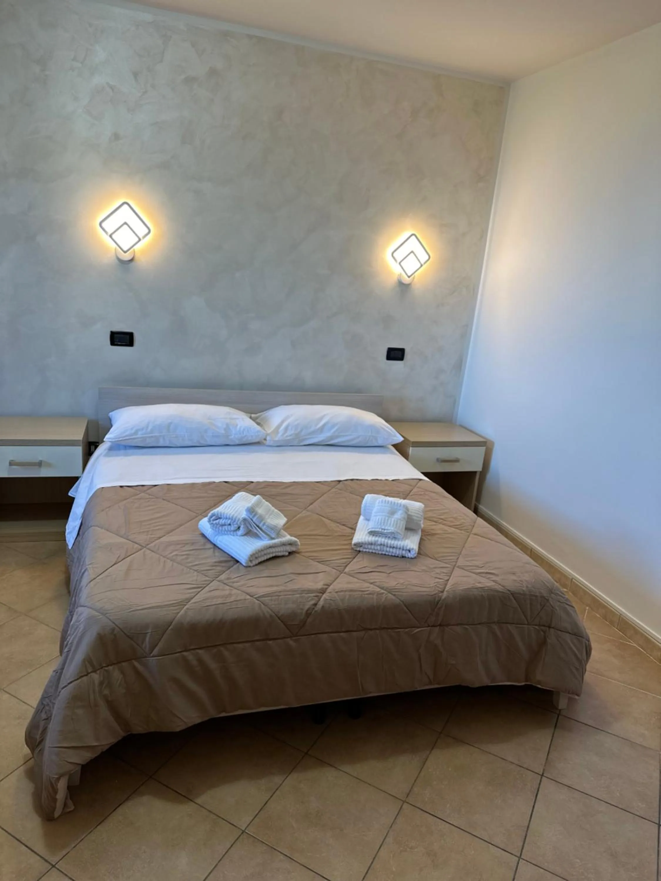 Photo of the whole room, Bed in Scilla e Cariddi