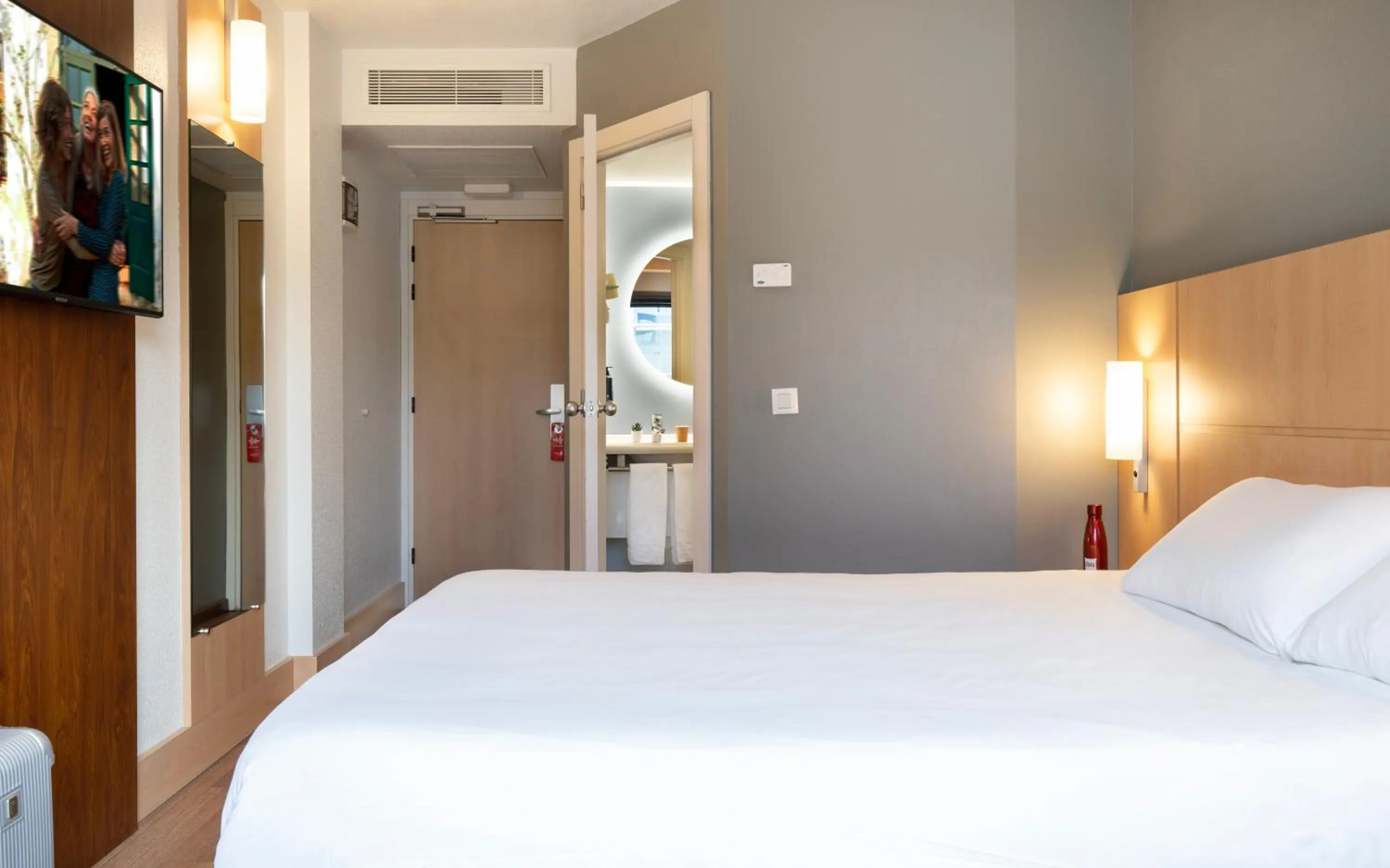 Bed in Ibis Madrid Alcobendas