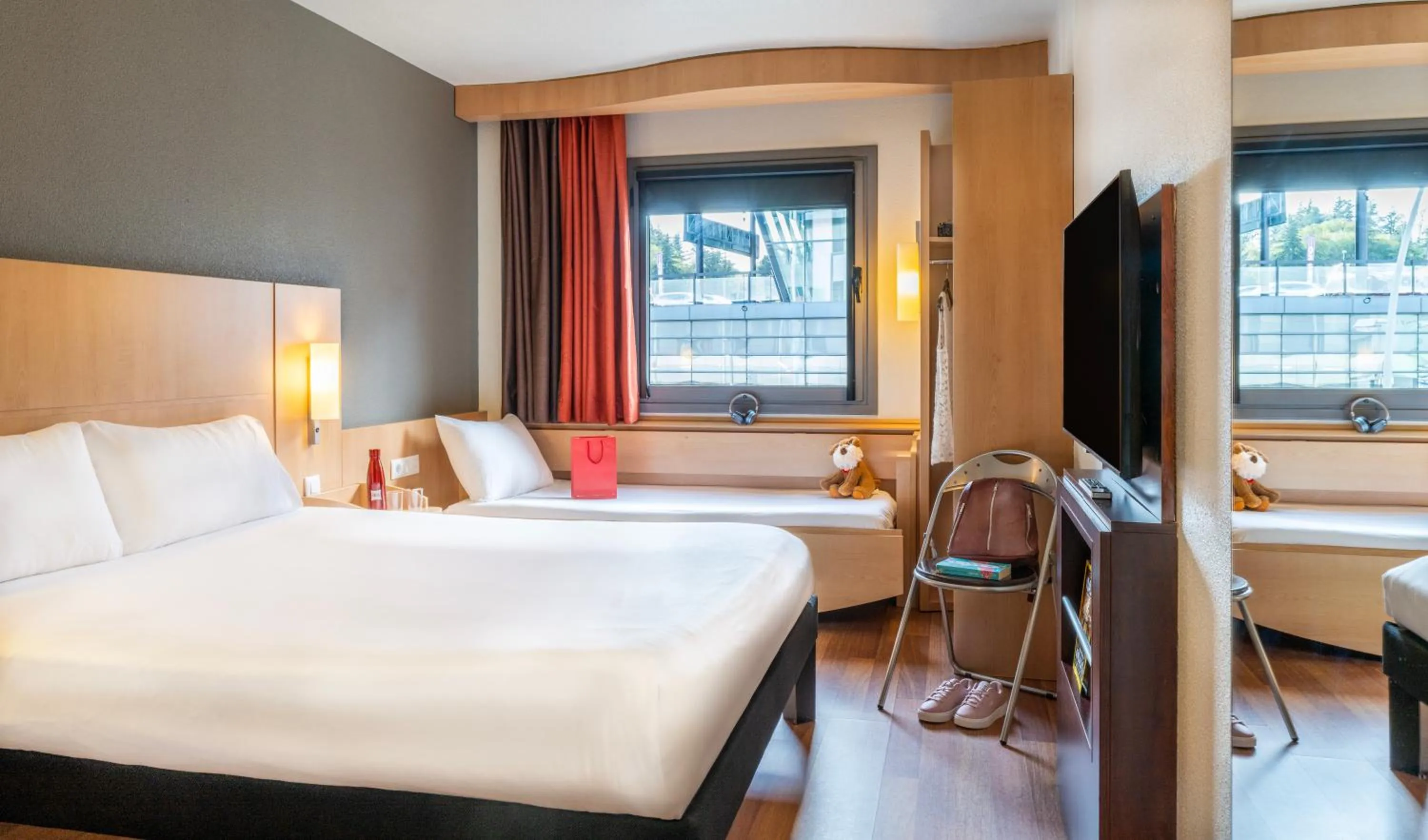 Bed in Ibis Madrid Alcobendas