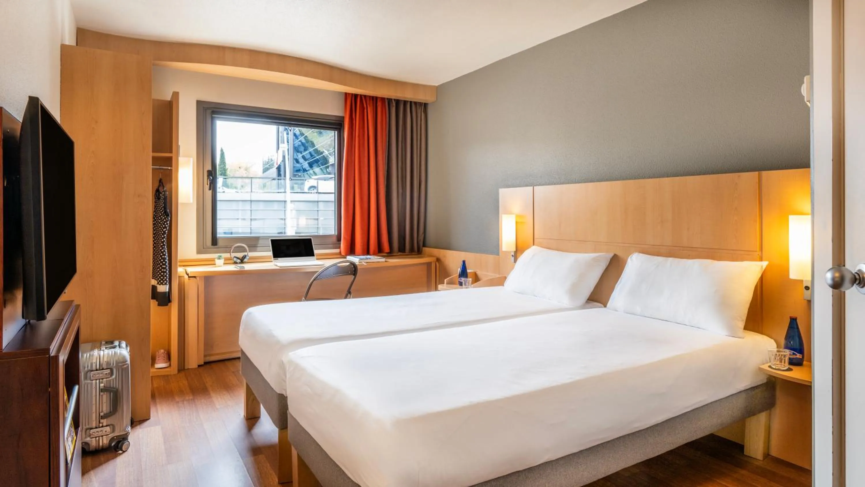 Bed in Ibis Madrid Alcobendas