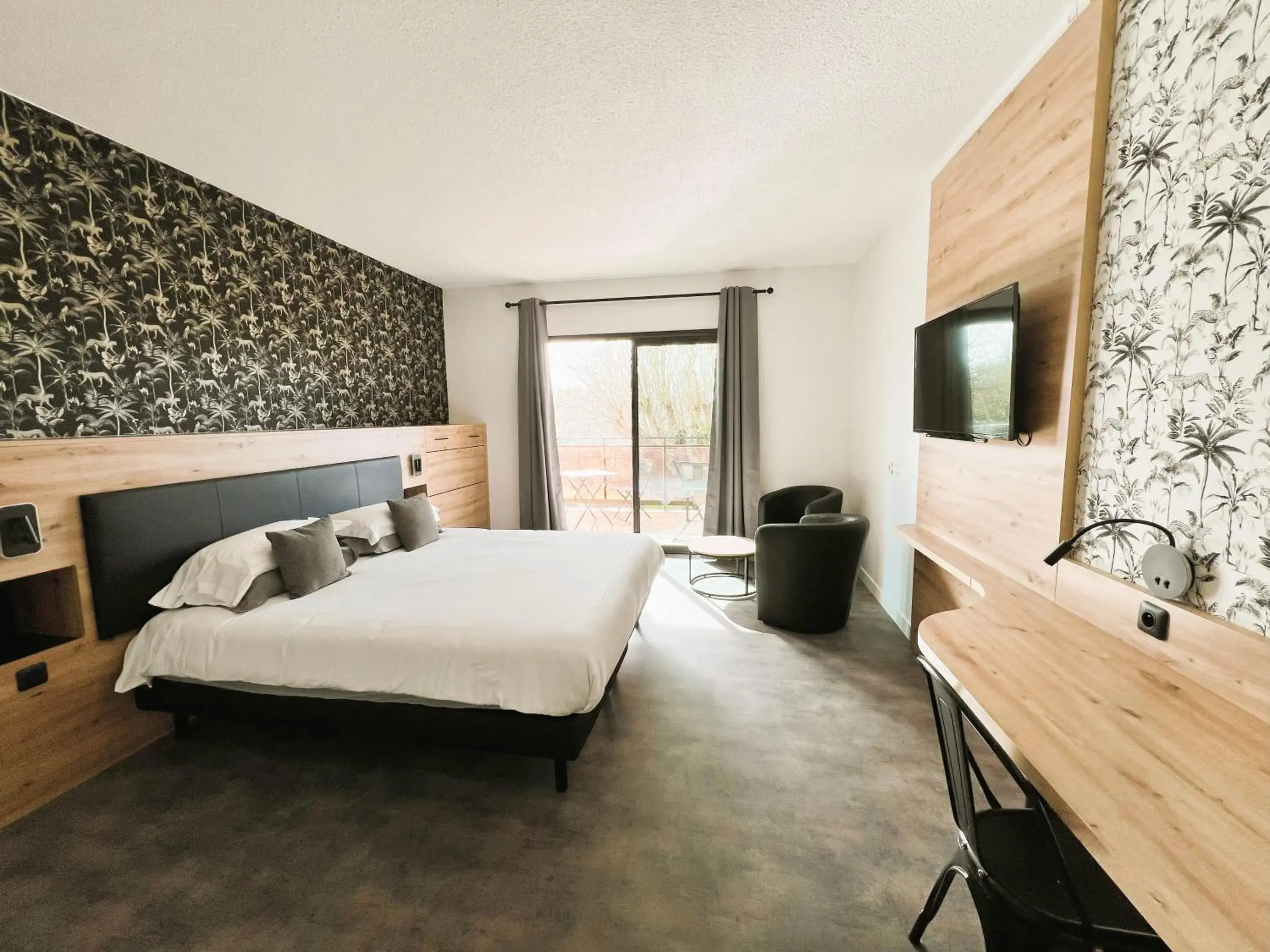 Deluxe Quadruple Room in Hotel Les Nevons Deluxe Quadruple Room in Hotel Les Nevons