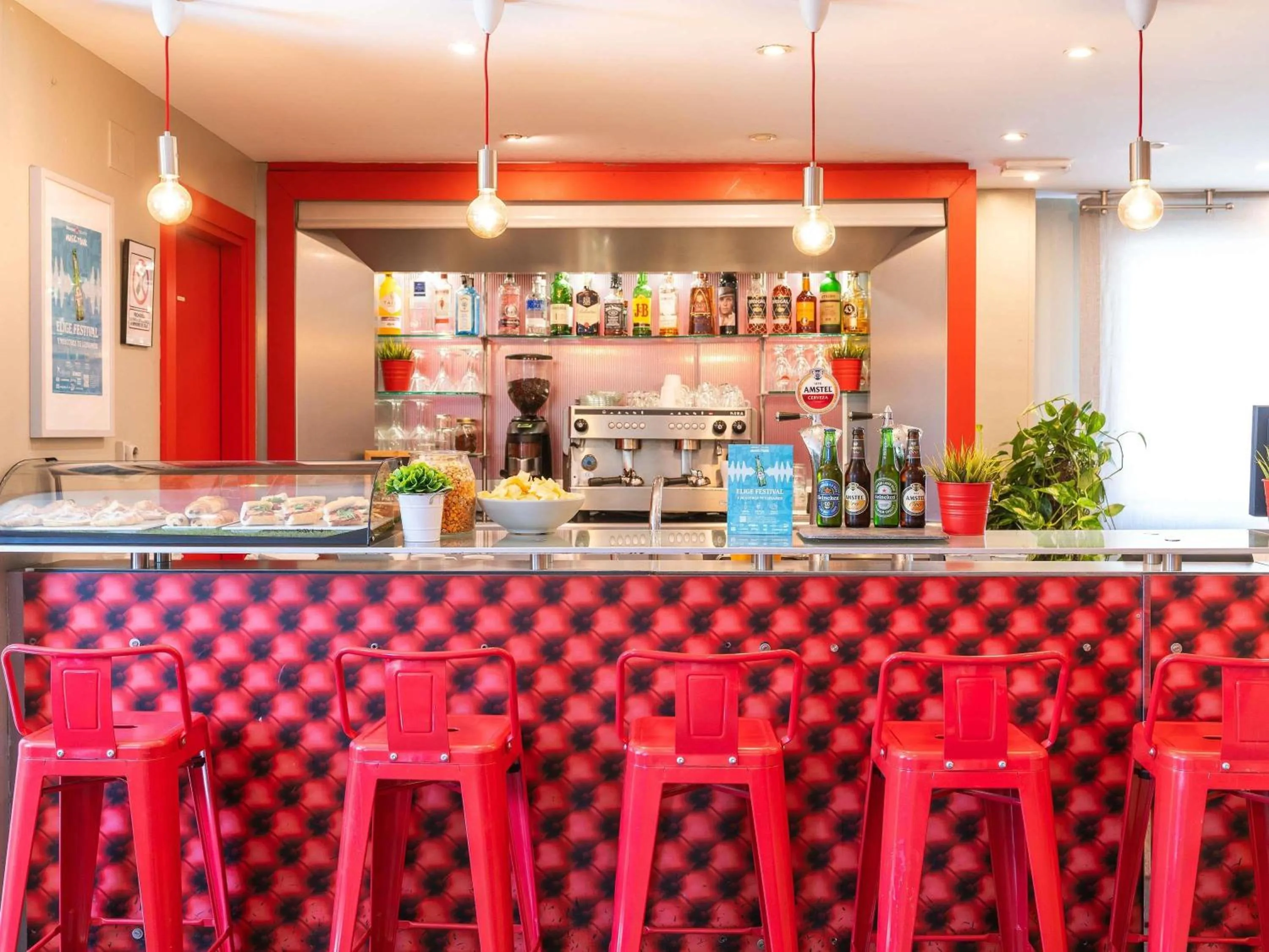 Lounge or bar in Ibis Madrid Alcorcon Tresaguas