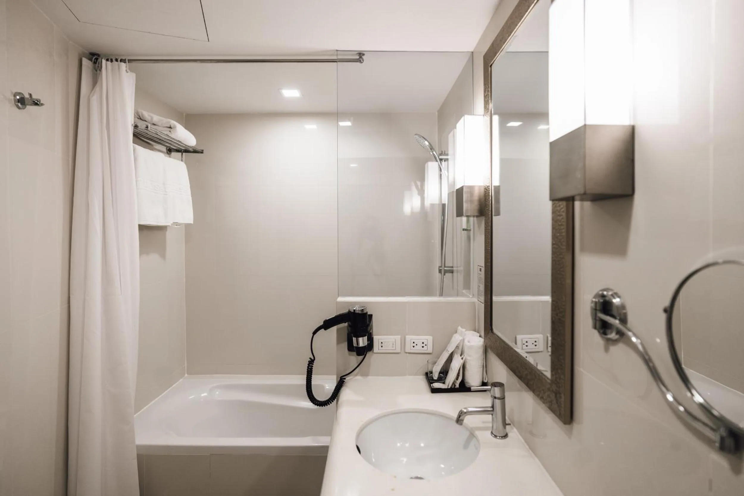 Shower in Ambassador Hotel Bangkok