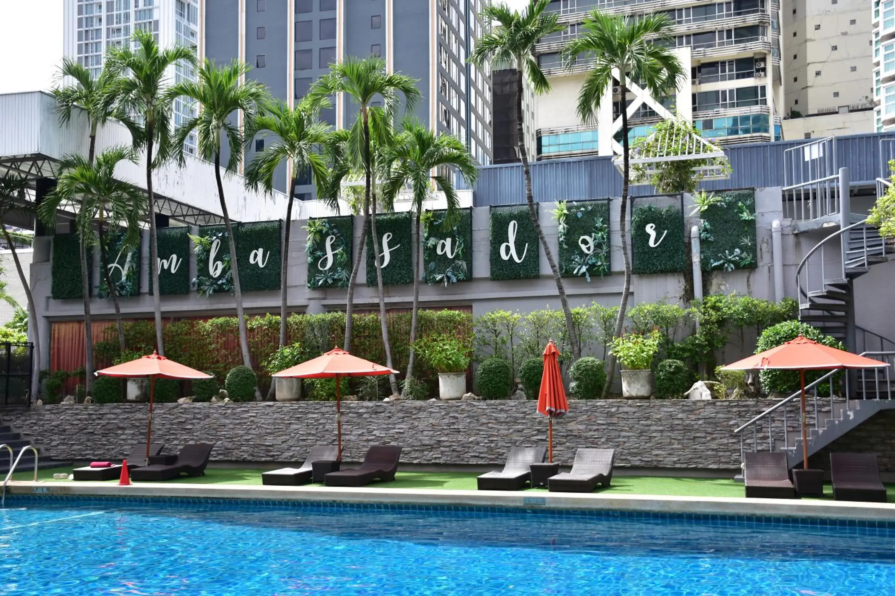 Swimming pool in Ambassador Hotel Bangkok Swimming pool in Ambassador Hotel Bangkok
