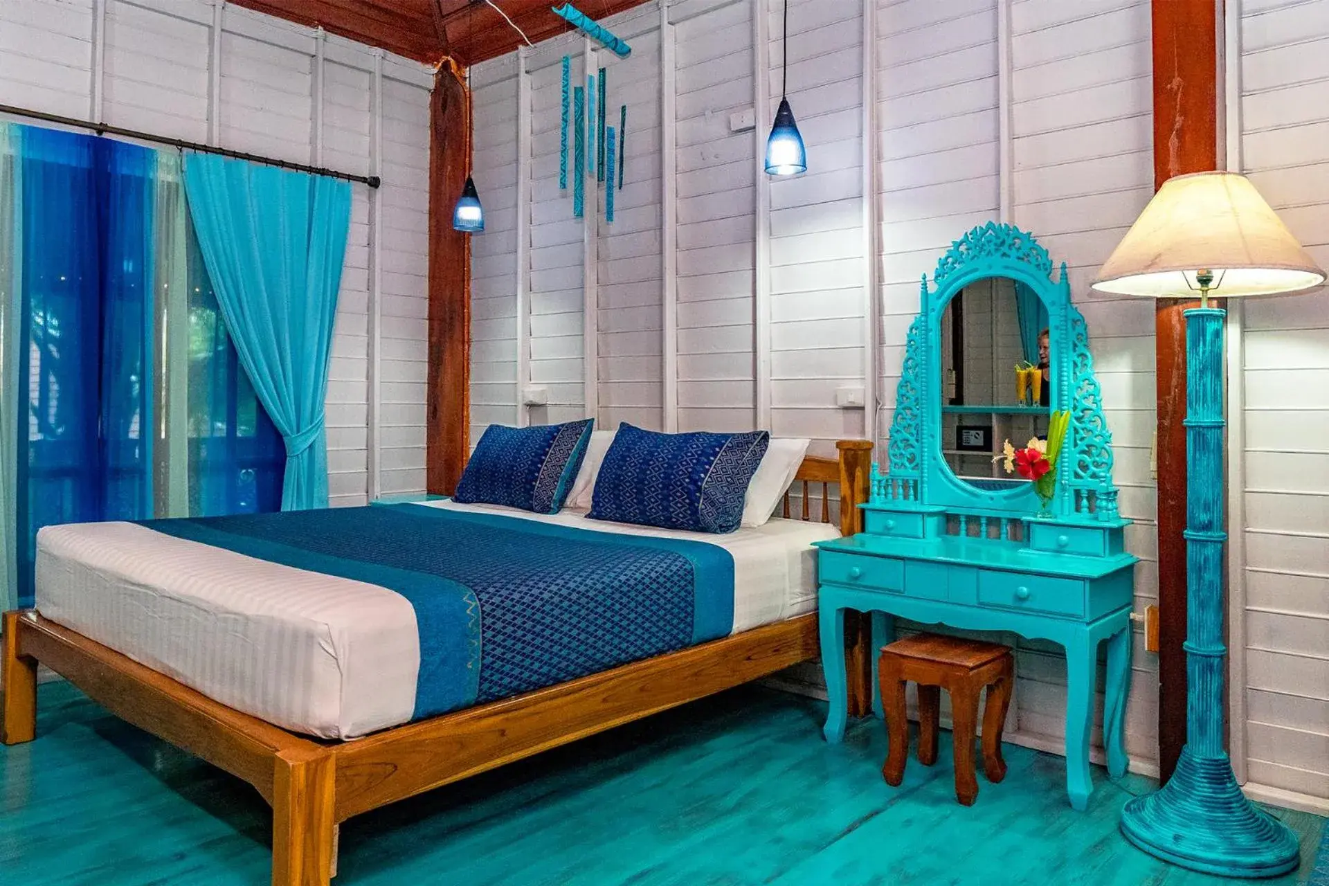 Deluxe Tropical Garden Suite in Baan Kiao Deluxe Tropical Garden Suite in Baan Kiao