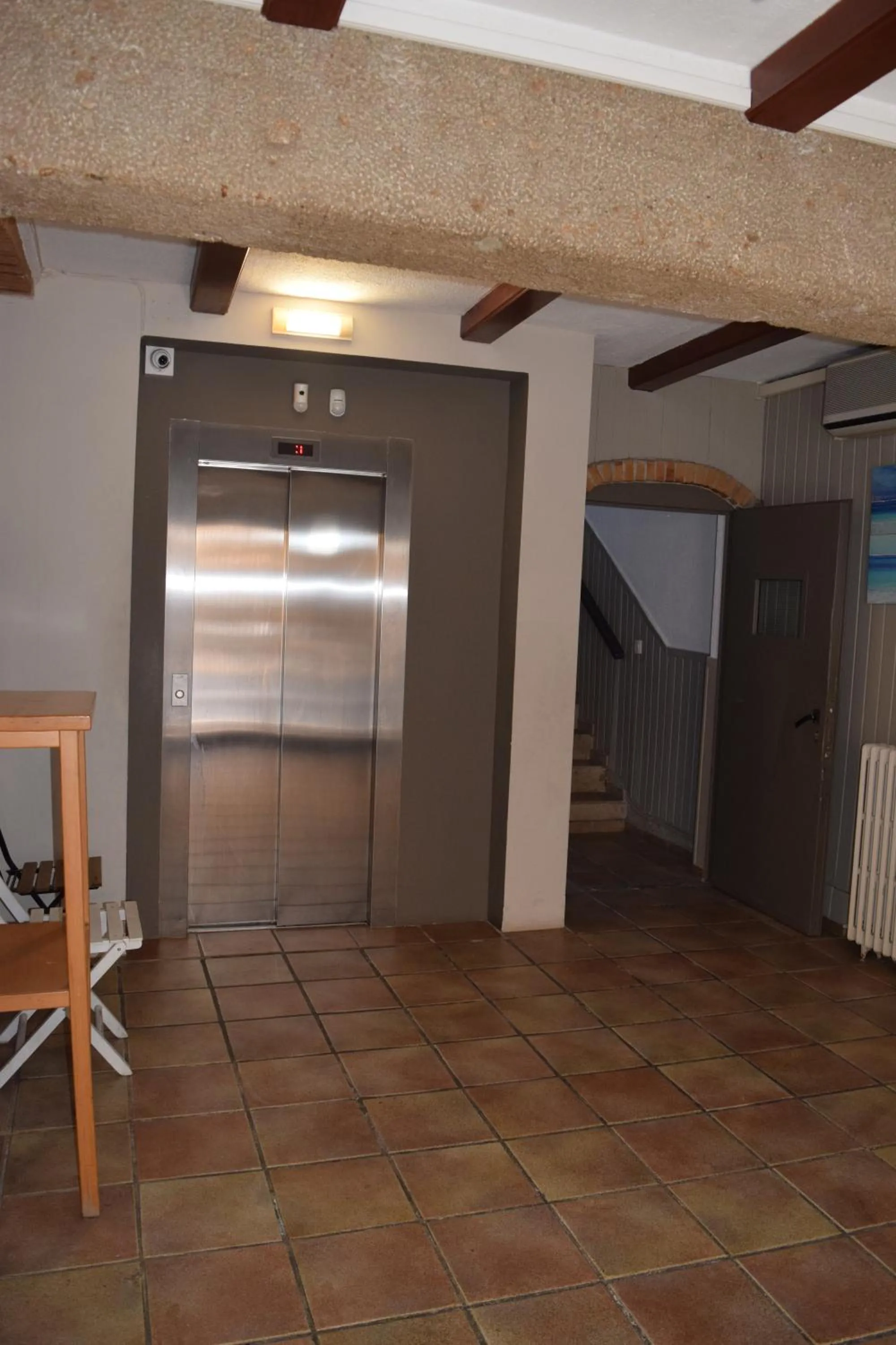 elevator in Hostal Isabel