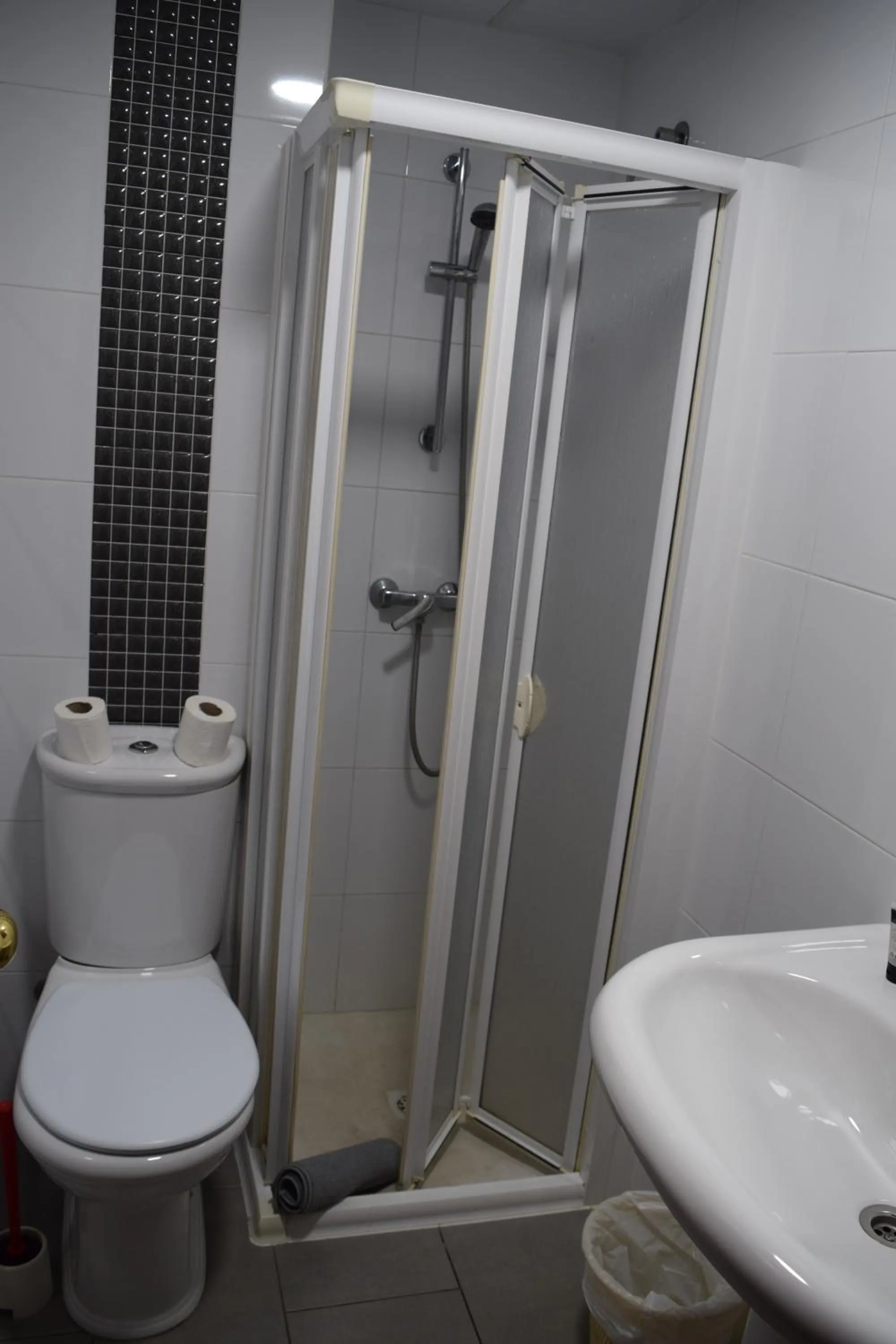 Shower in Hostal Isabel