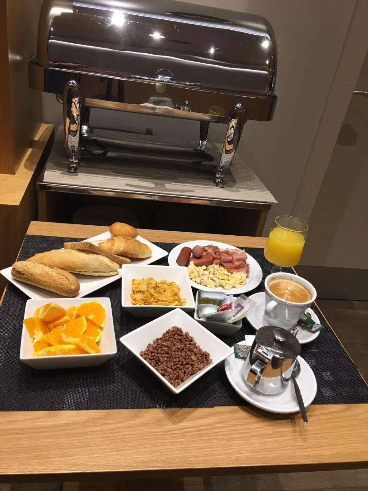 Food and drinks in Hostal Anton Martin