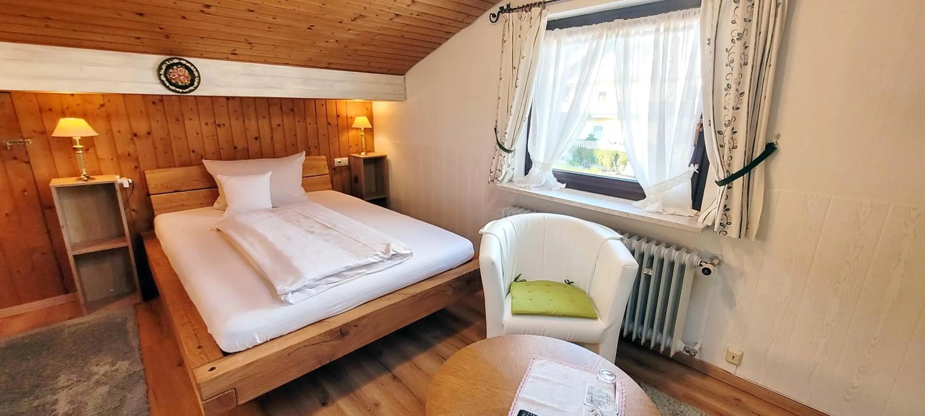Budget Single Room - single occupancy in Hotel - Pension - Heidelberg inkl. Chiemgaukarte