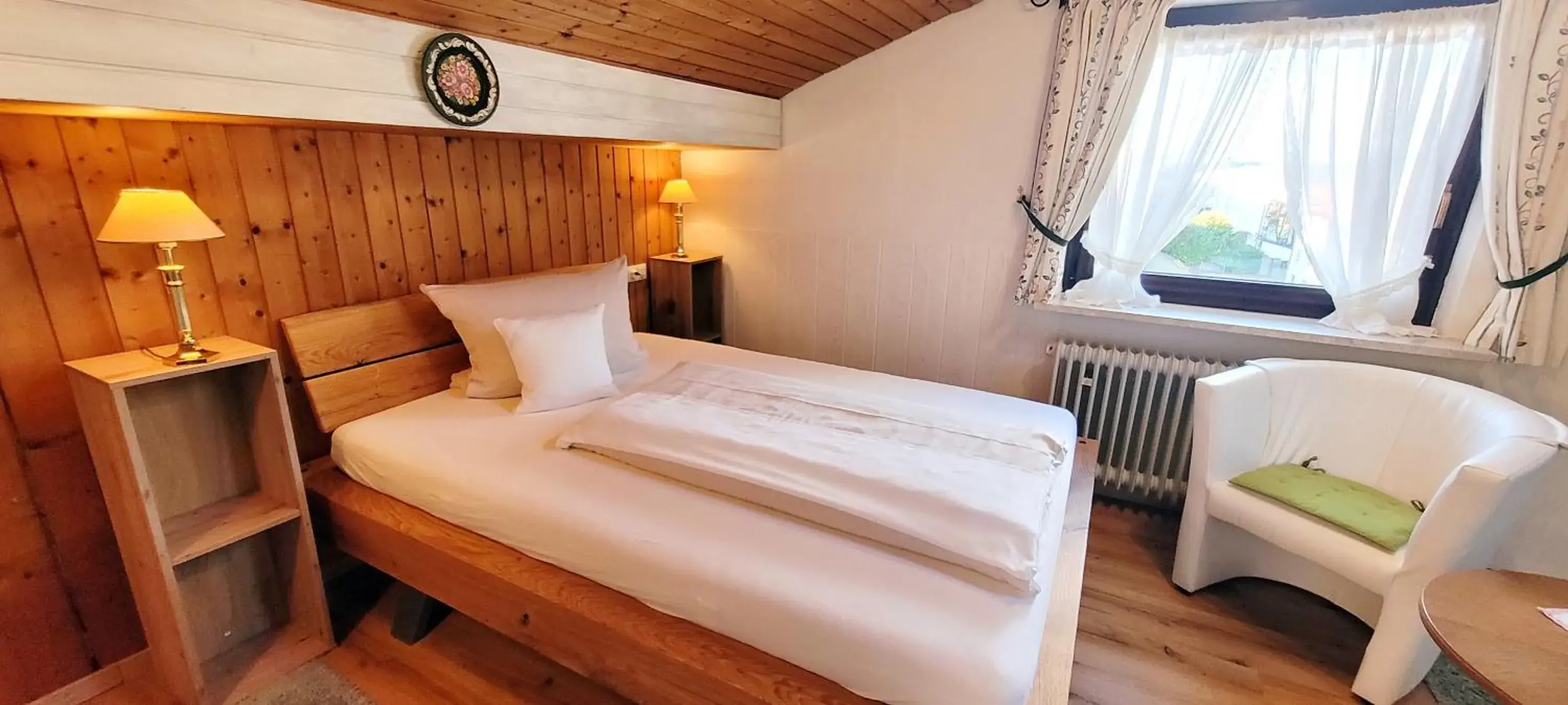 Budget Single Room - single occupancy in Hotel - Pension - Heidelberg inkl. Chiemgaukarte Budget Single Room - single occupancy in Hotel - Pension - Heidelberg inkl. Chiemgaukarte