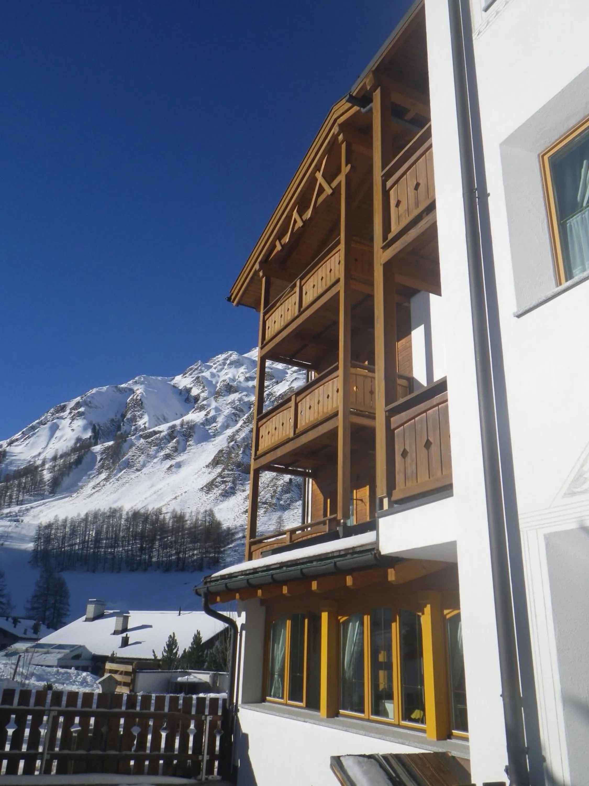 Property building in Apart-Garni Motnaida