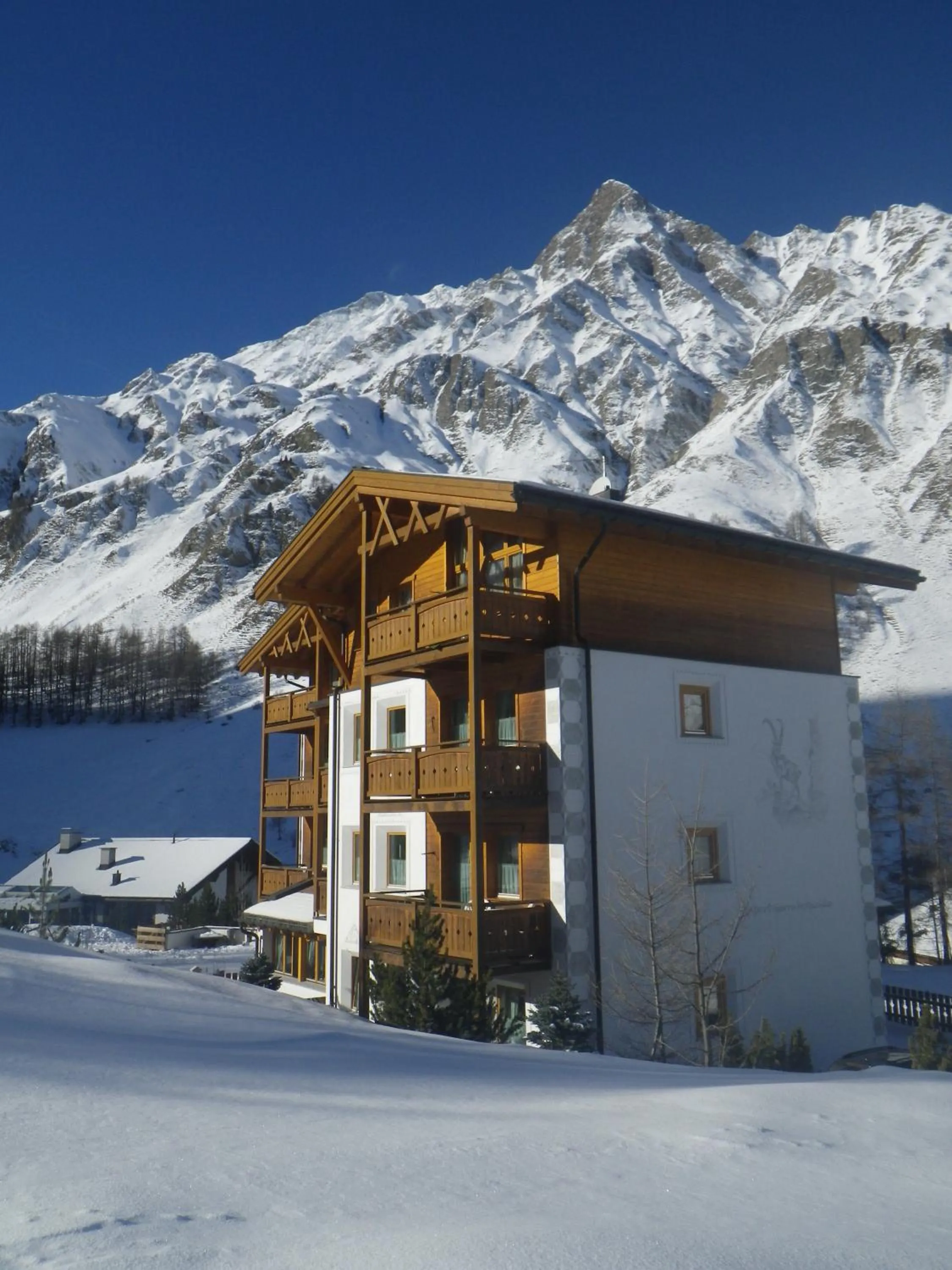 Property building in Apart-Garni Motnaida