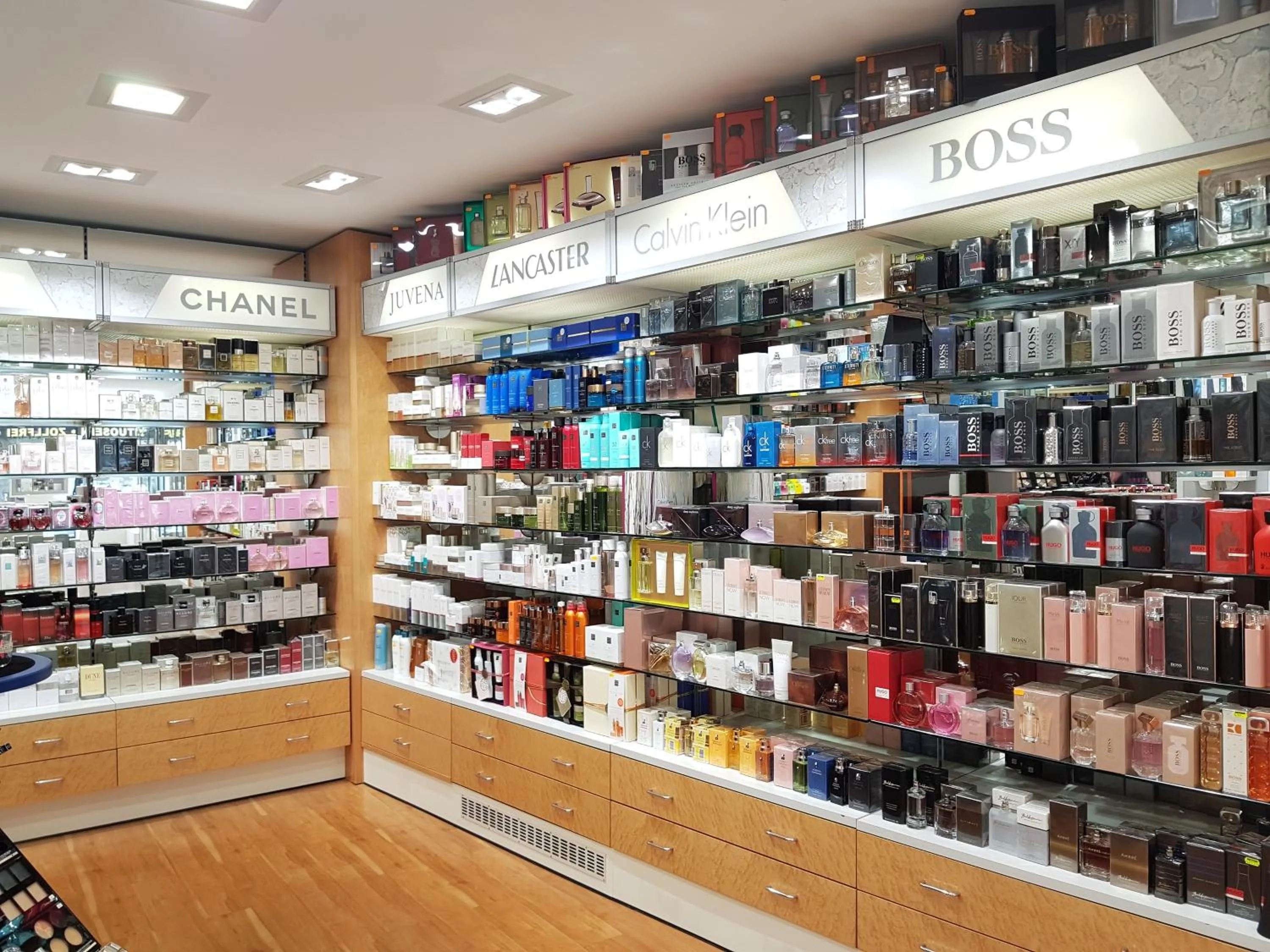 Shopping Area in Apart-Garni Motnaida