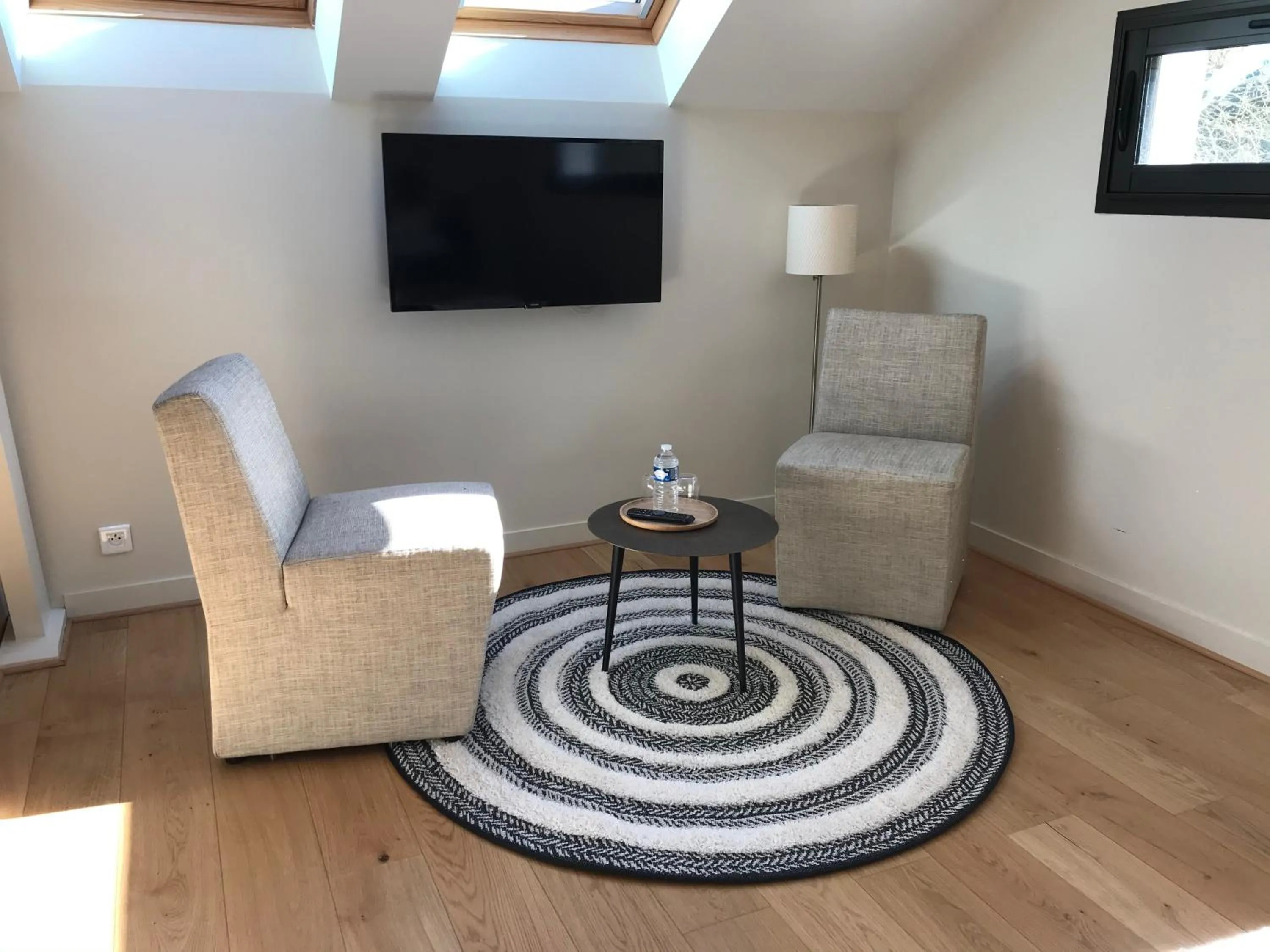 Double Room with Garden View - single occupancy in Les Arbres Rouges