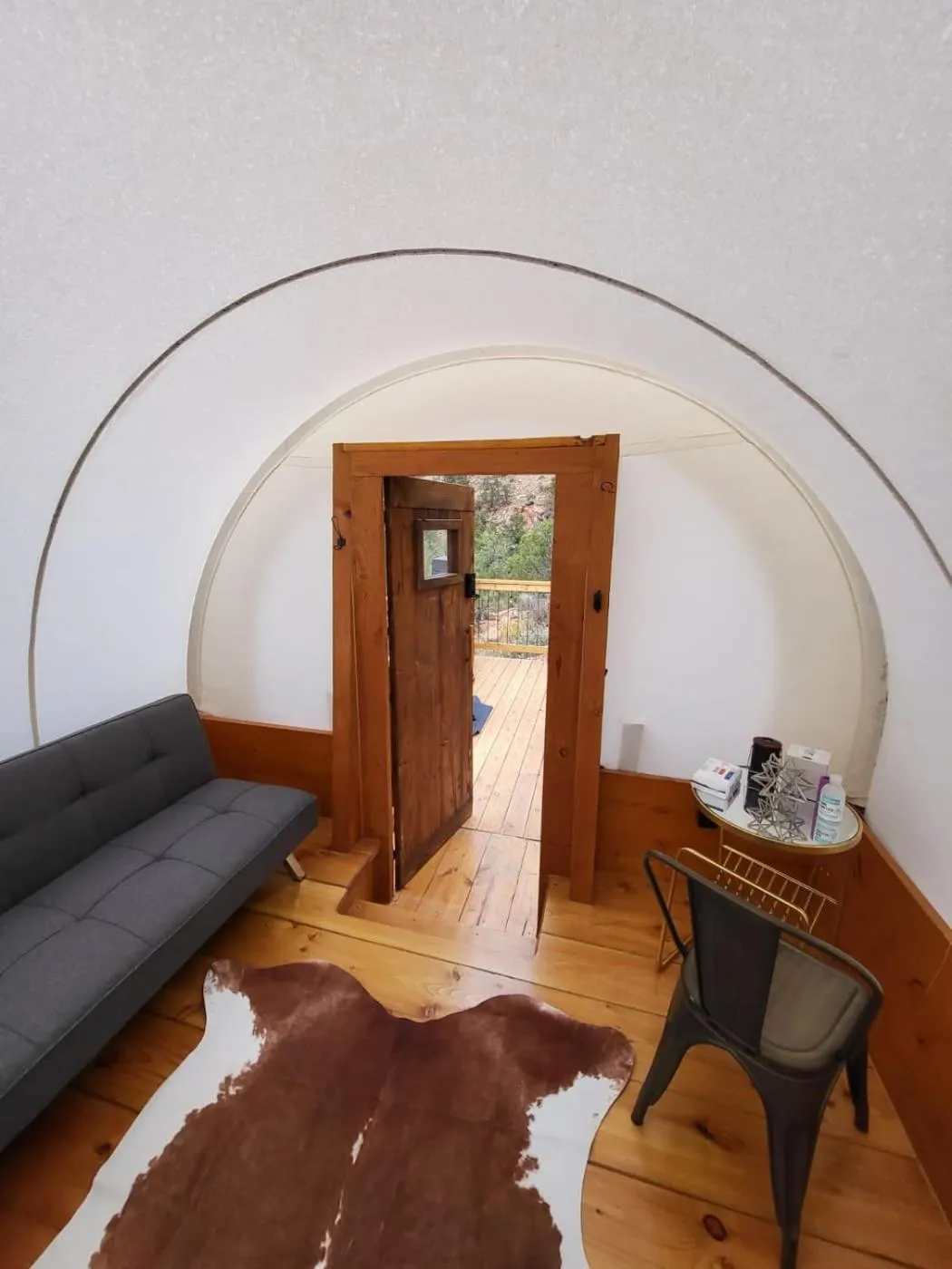 Photo of the whole room in Zion View Camping