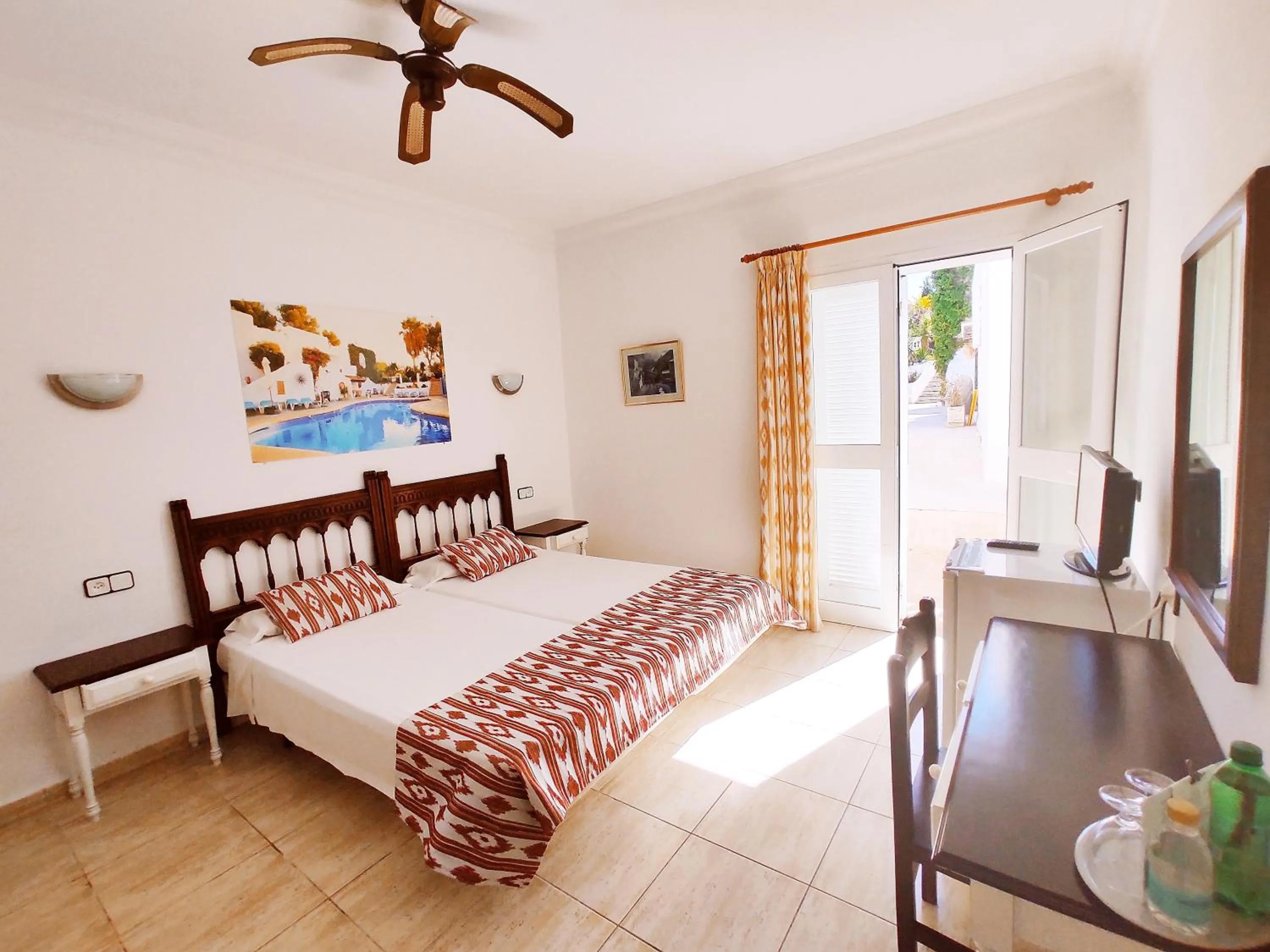 Property building, Bed in Villa Columbus Rooms and Restaurant