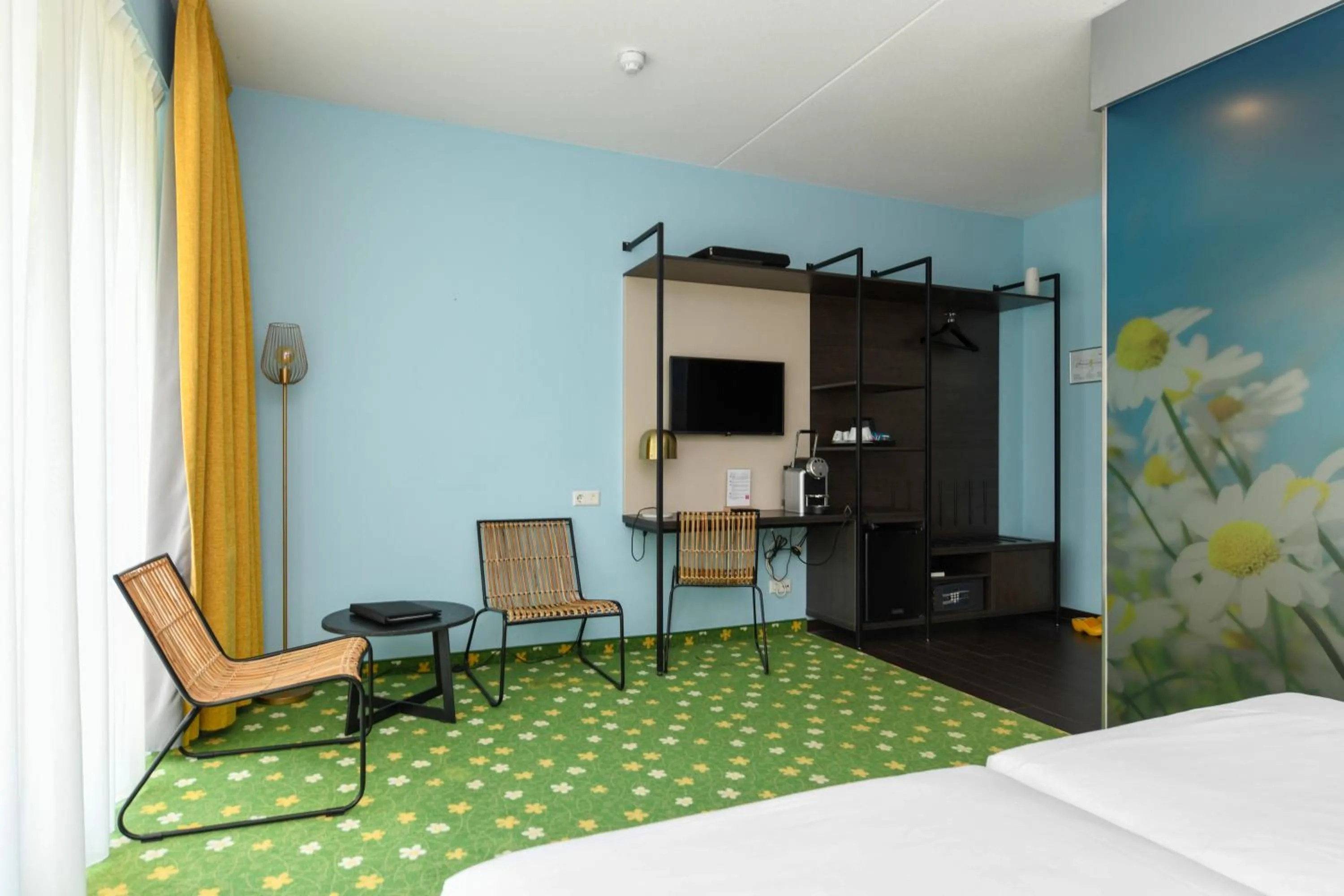 TV and multimedia, Bed in Hotel De Roode Schuur