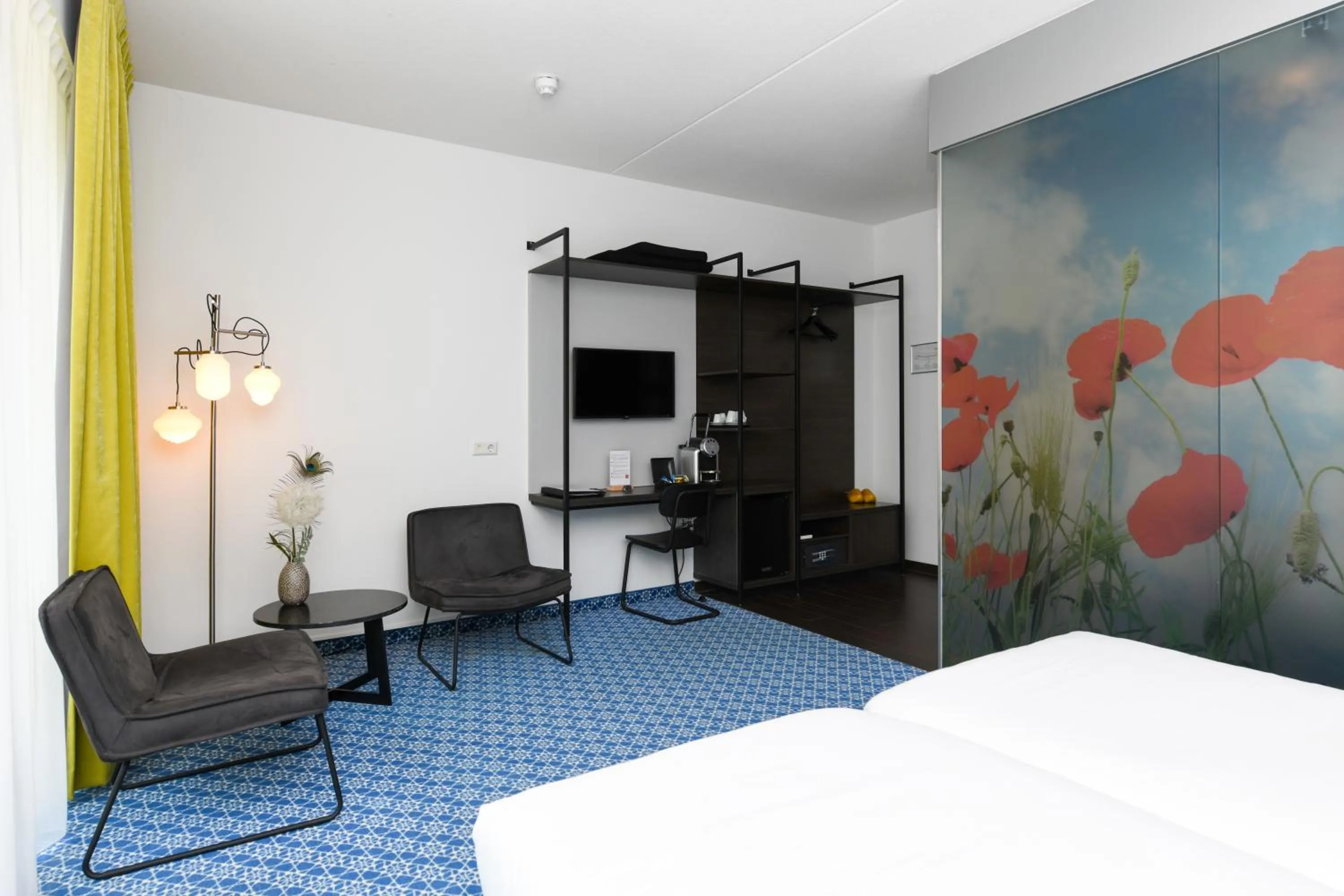 TV and multimedia, Bed in Hotel De Roode Schuur