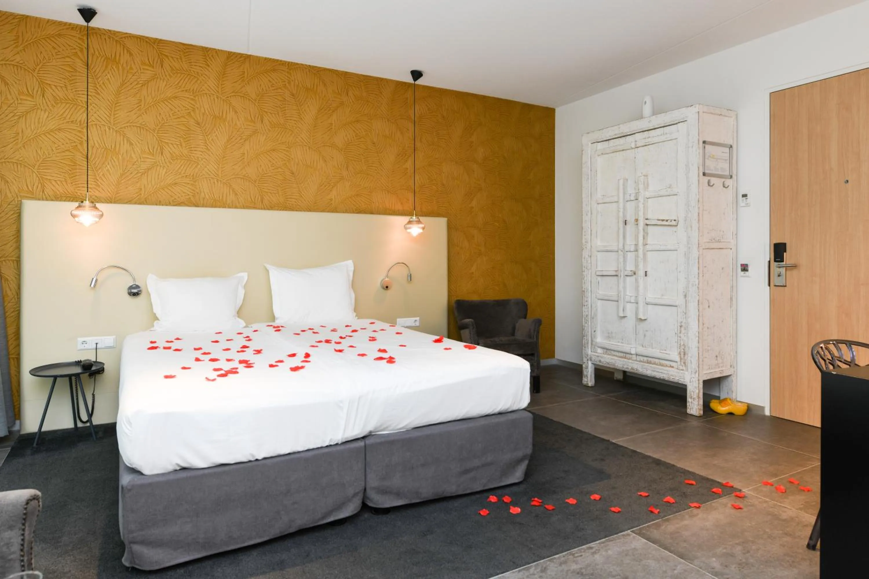 Bed in Hotel De Roode Schuur