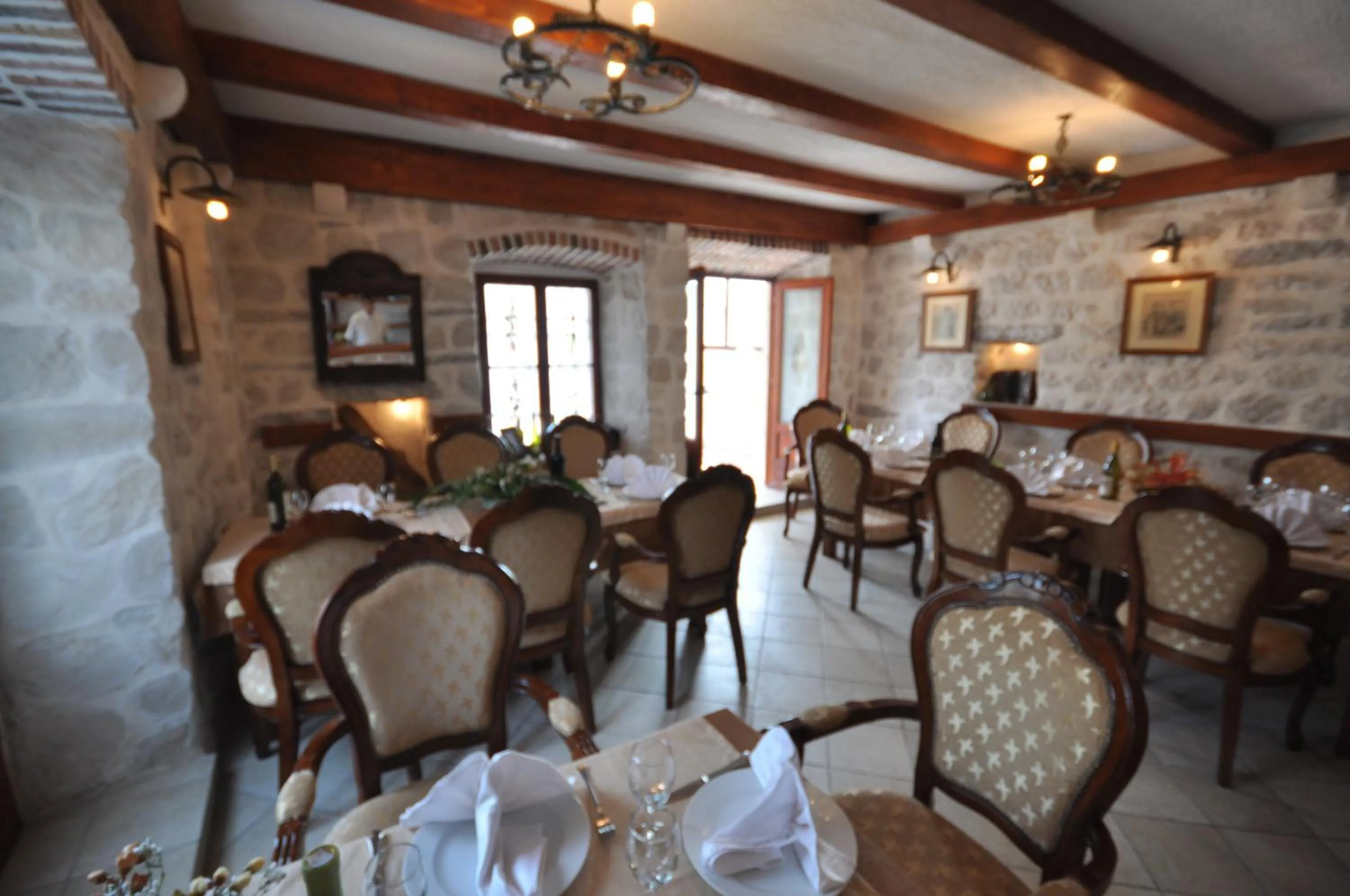 Restaurant/places to eat in Hotel Admiral