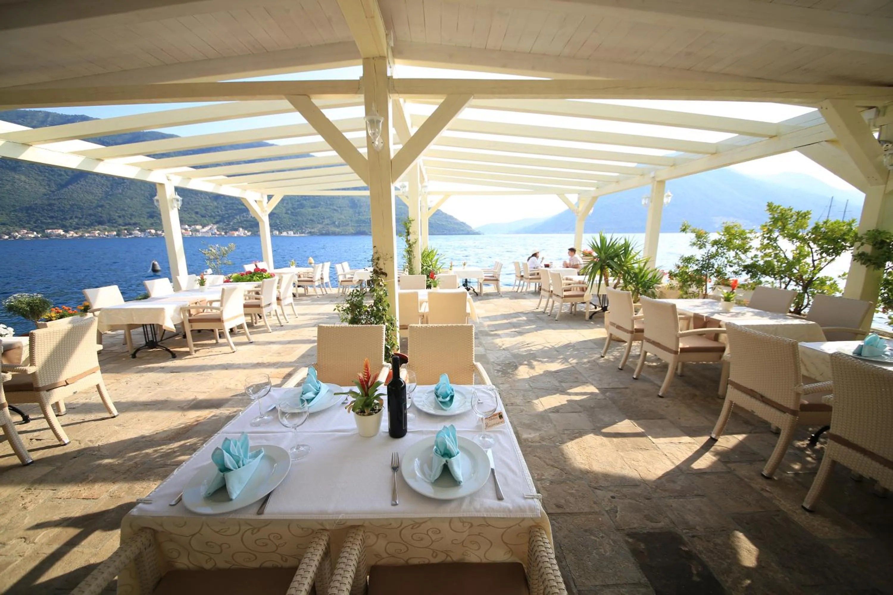 Restaurant/places to eat in Hotel Admiral