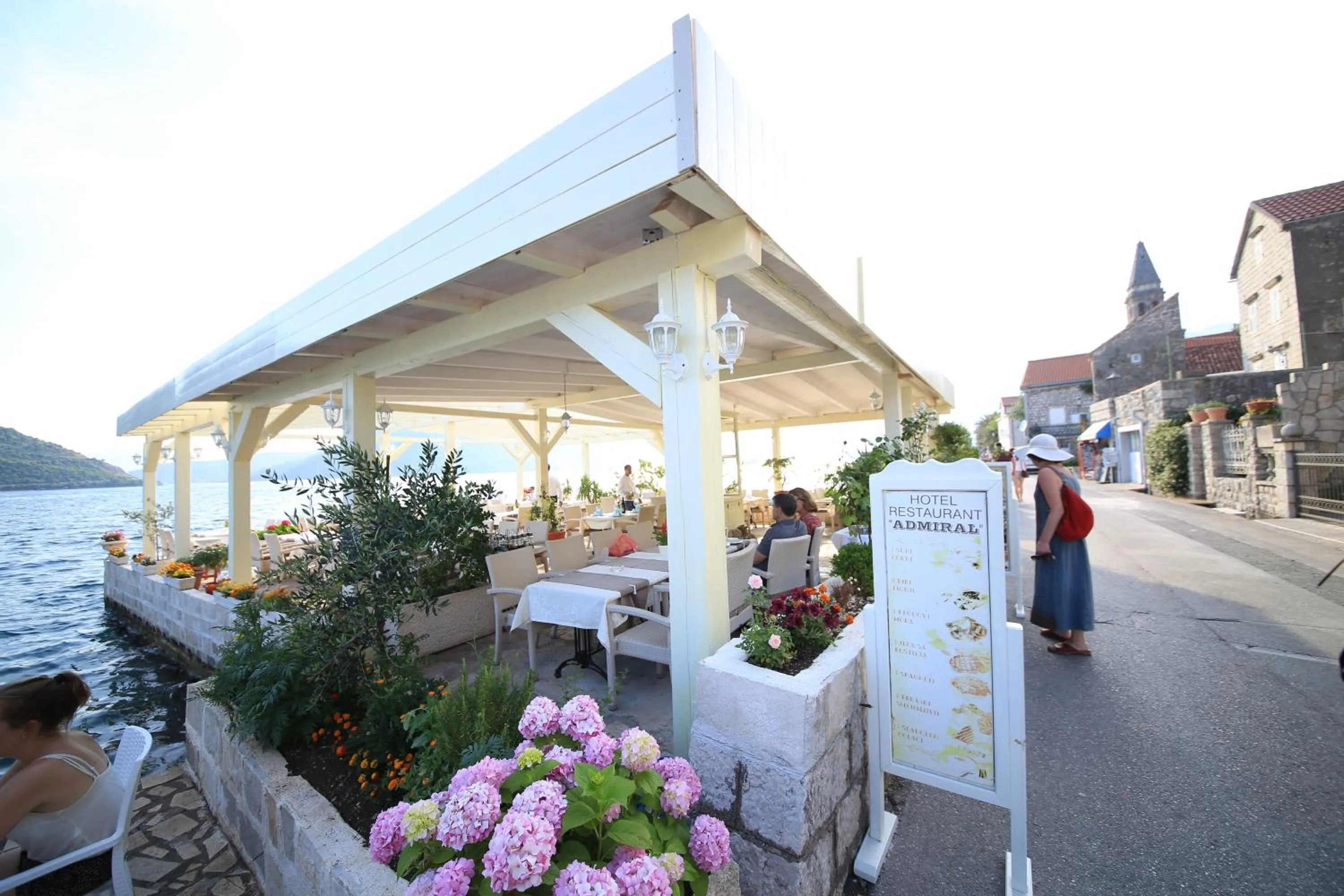 Restaurant/places to eat in Hotel Admiral