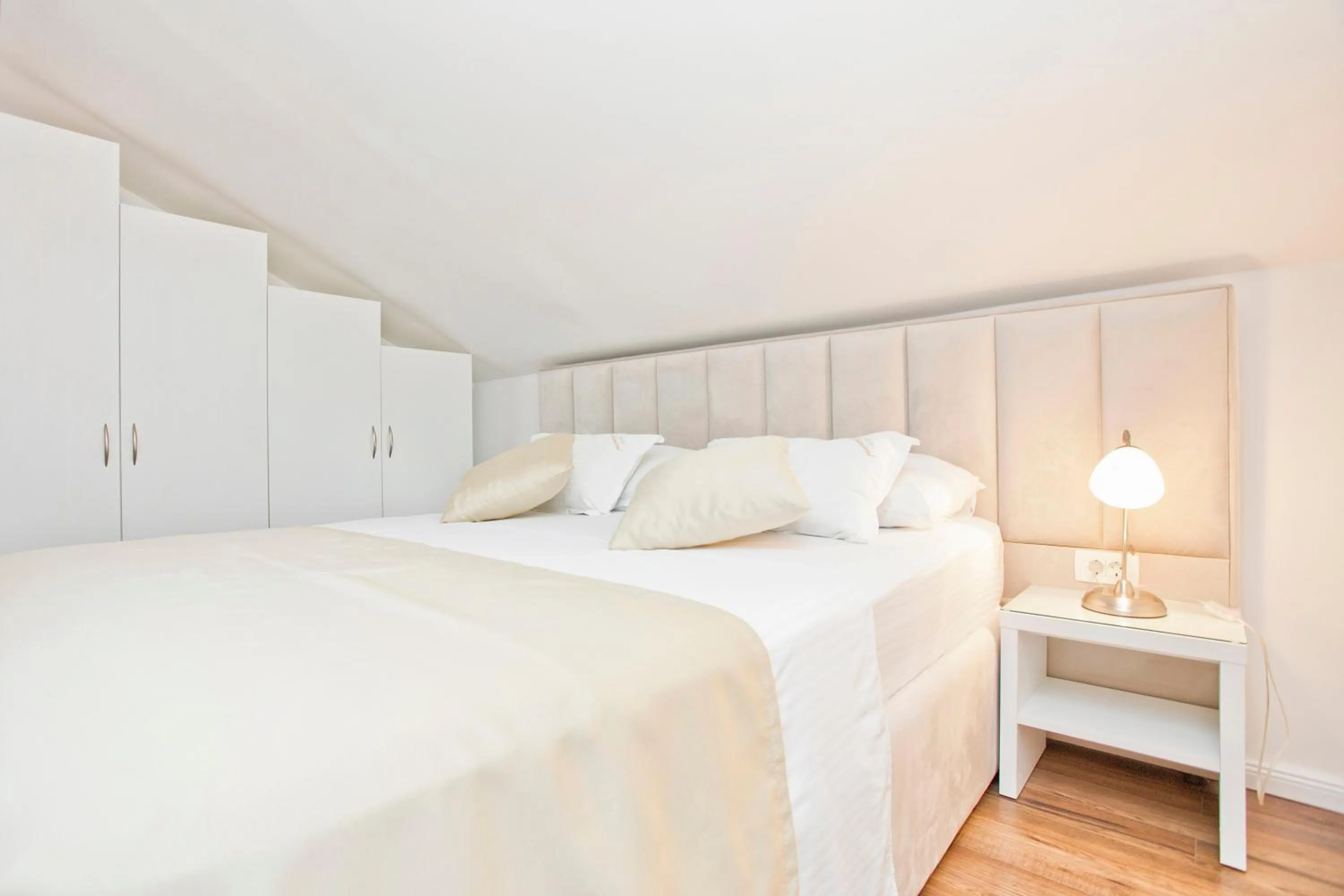 Bedroom, Bed in Hotel Admiral