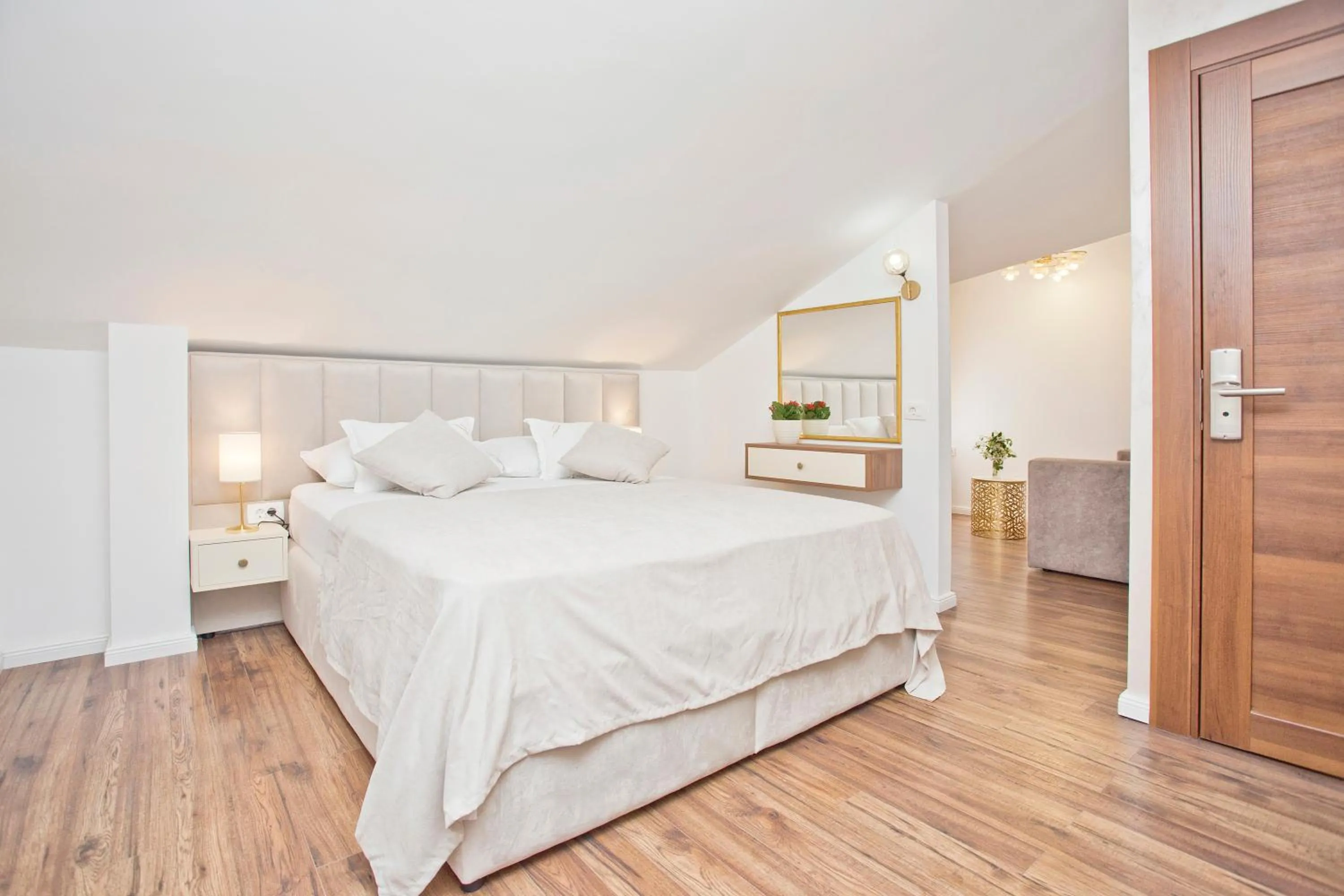 Bedroom, Bed in Hotel Admiral