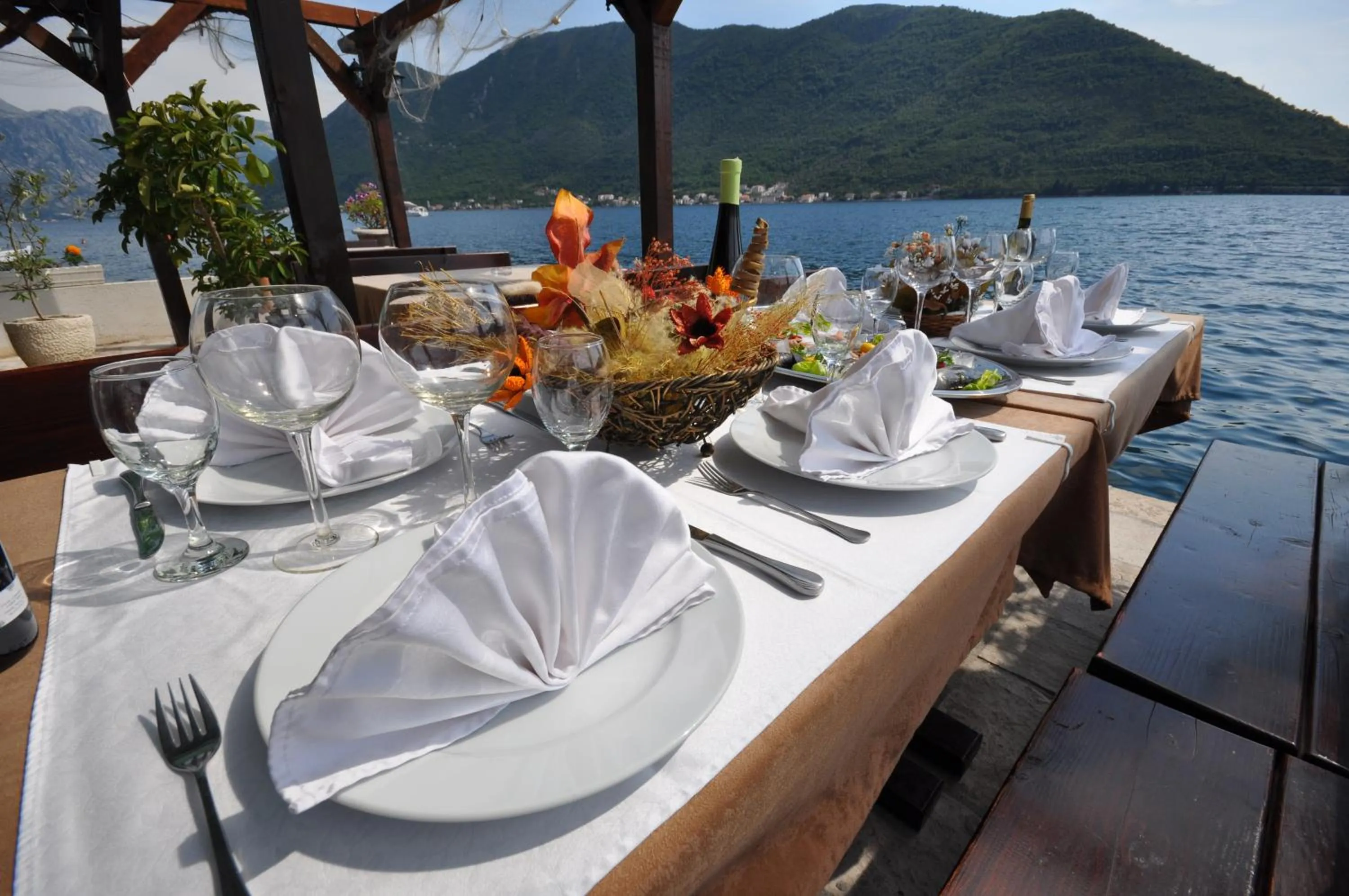 Restaurant/places to eat in Hotel Admiral