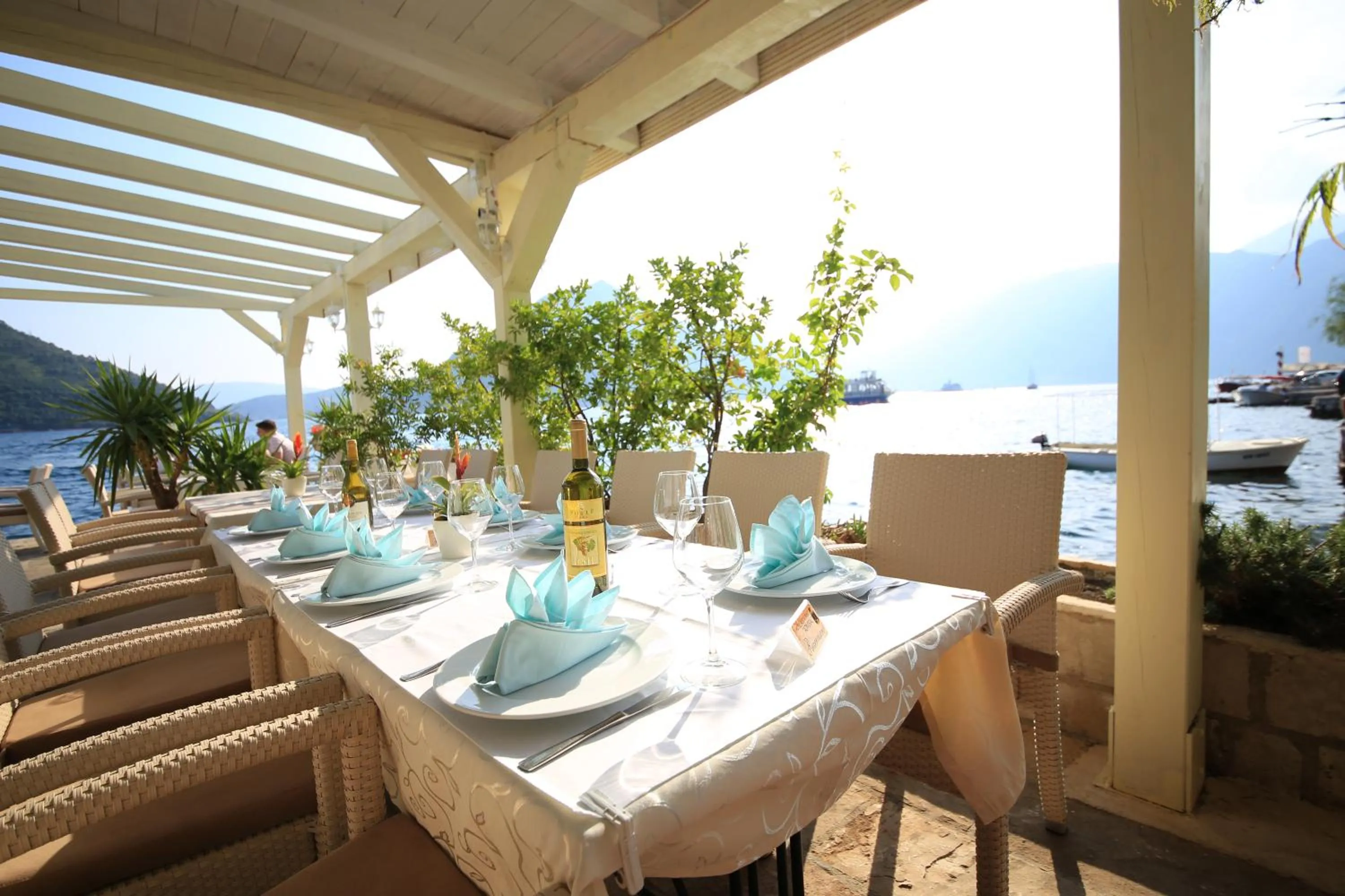 Restaurant/places to eat in Hotel Admiral