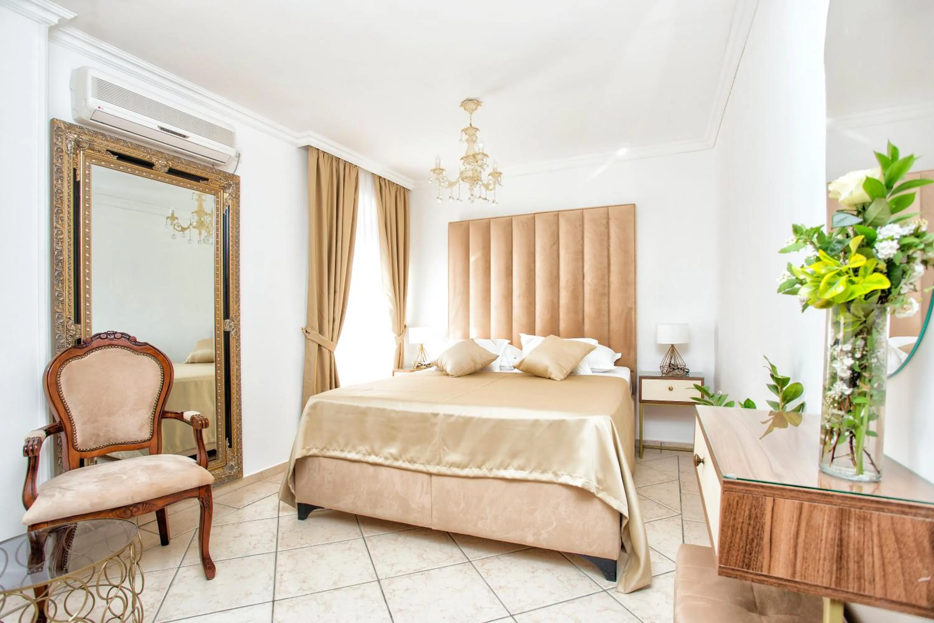 Bedroom, Bed in Hotel Admiral