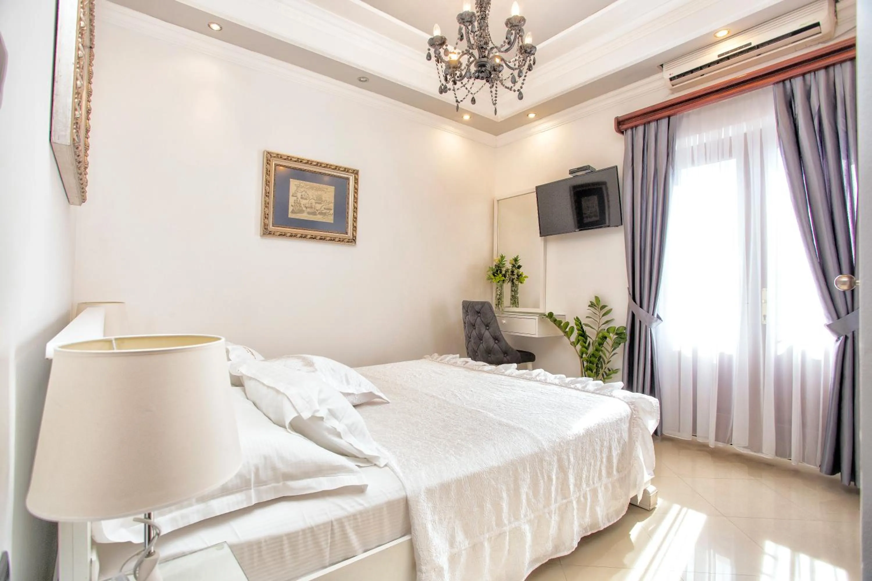 Bedroom, Bed in Hotel Admiral