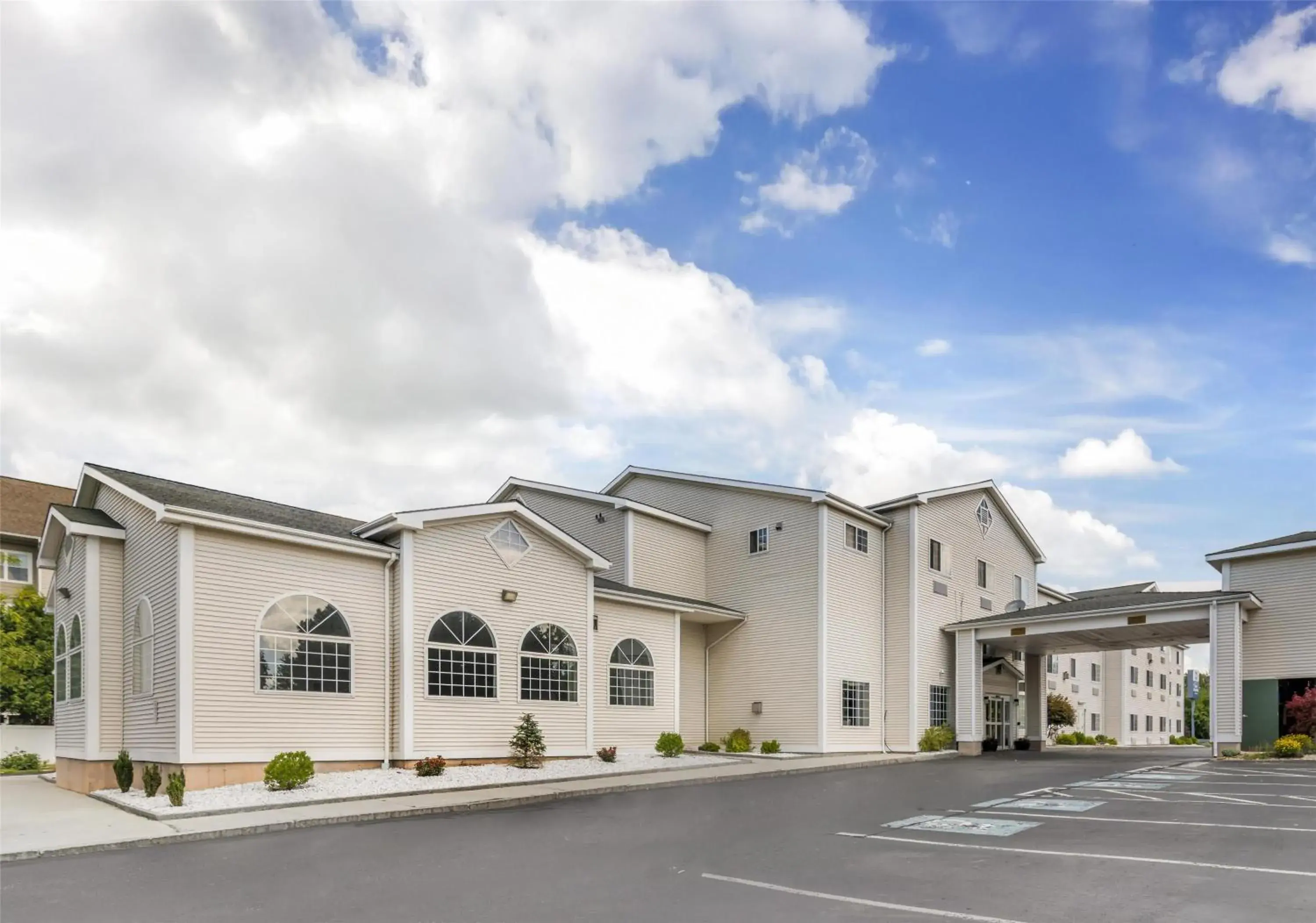 Property building in Best Western Concord Inn and Suites Property building in Best Western Concord Inn and Suites