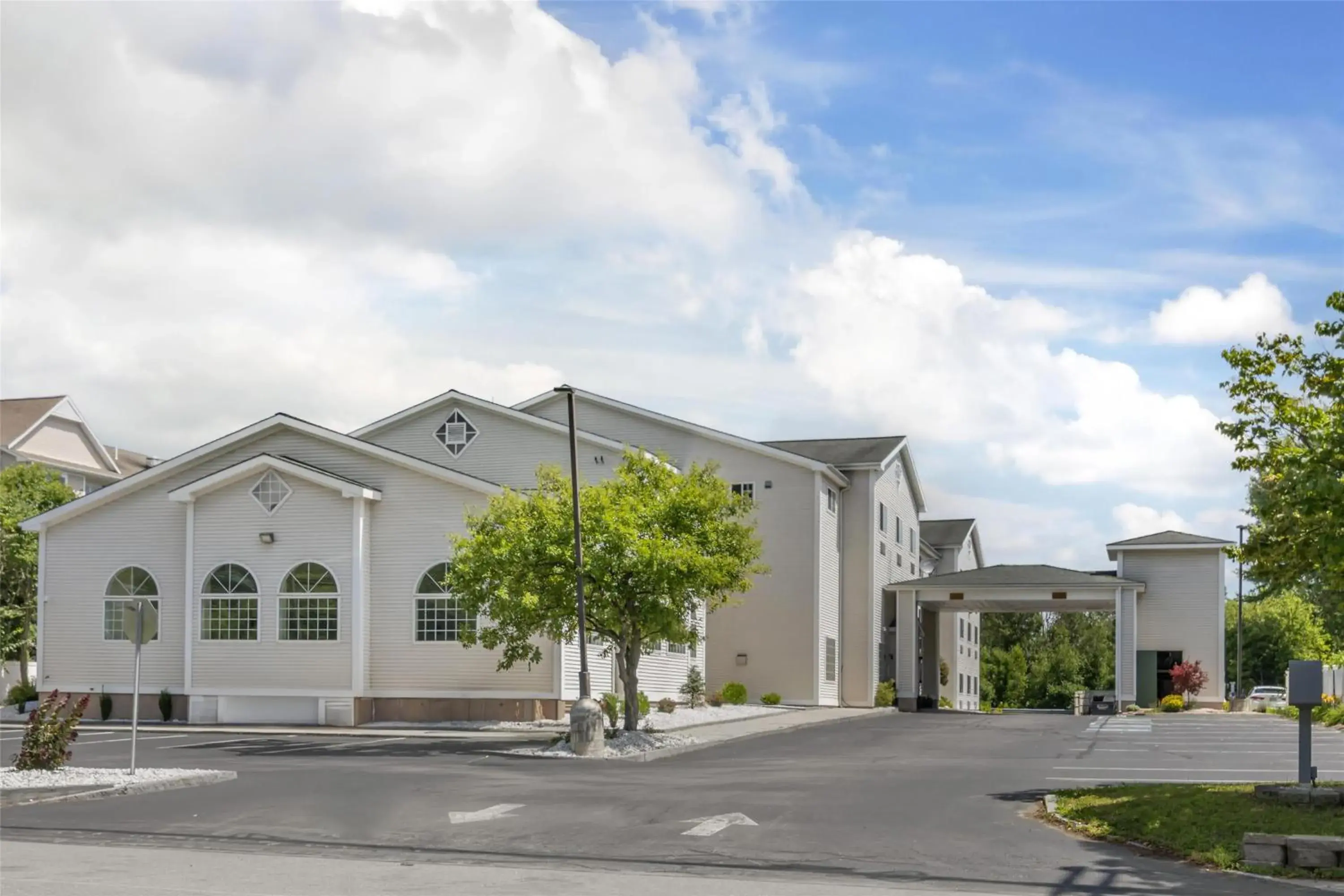 Property building in Best Western Concord Inn and Suites Property building in Best Western Concord Inn and Suites