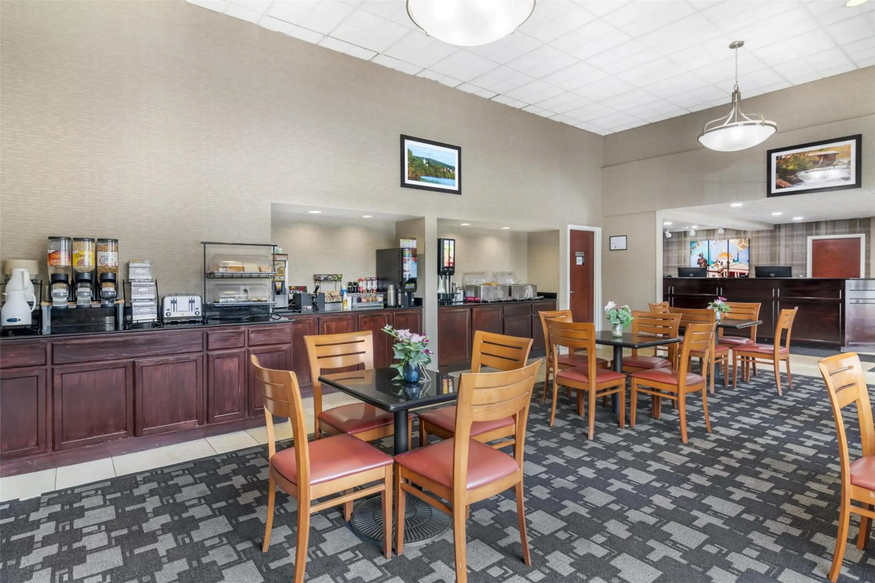 Breakfast in Best Western Concord Inn and Suites Breakfast in Best Western Concord Inn and Suites