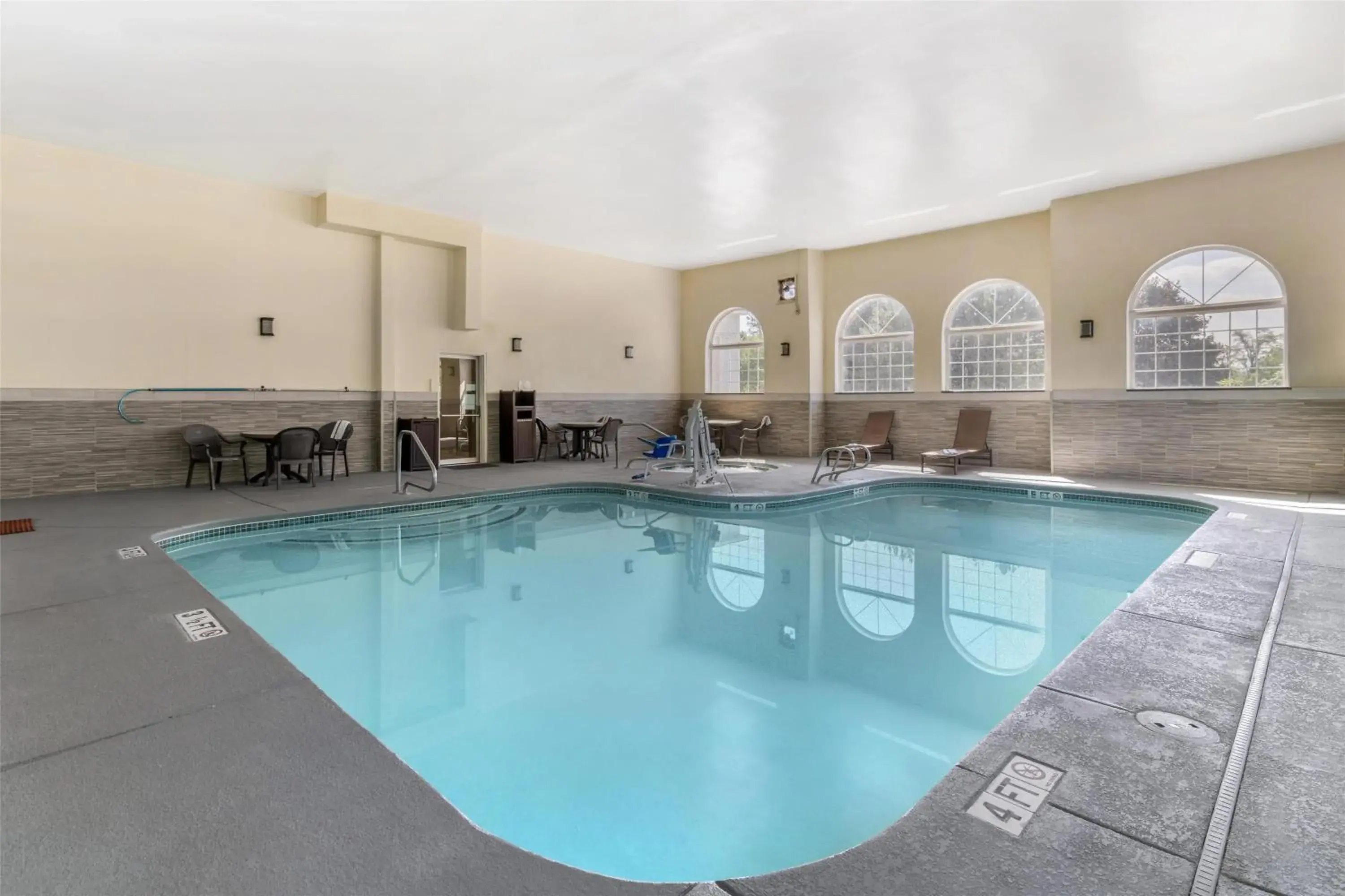 Pool view in Best Western Concord Inn and Suites Pool view in Best Western Concord Inn and Suites