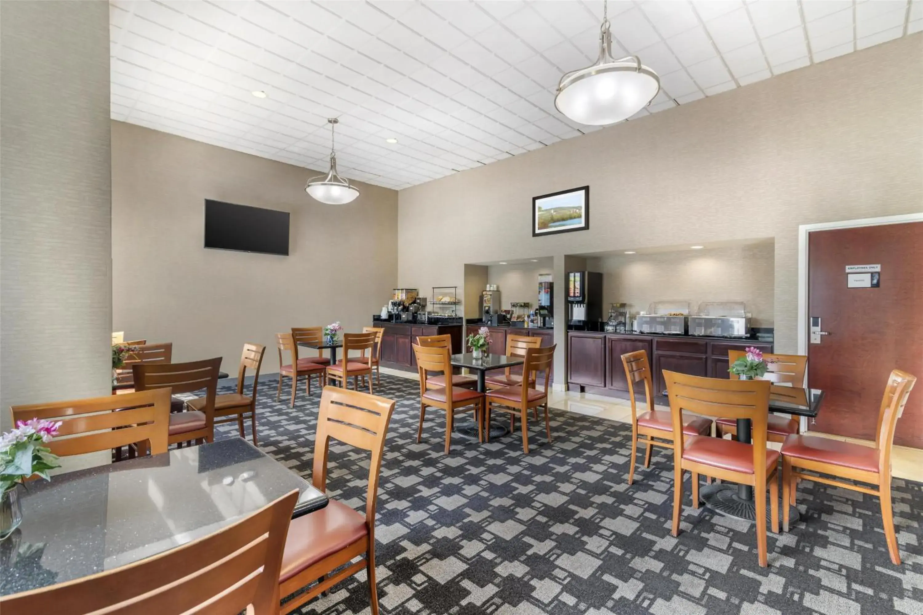 Breakfast in Best Western Concord Inn and Suites Breakfast in Best Western Concord Inn and Suites