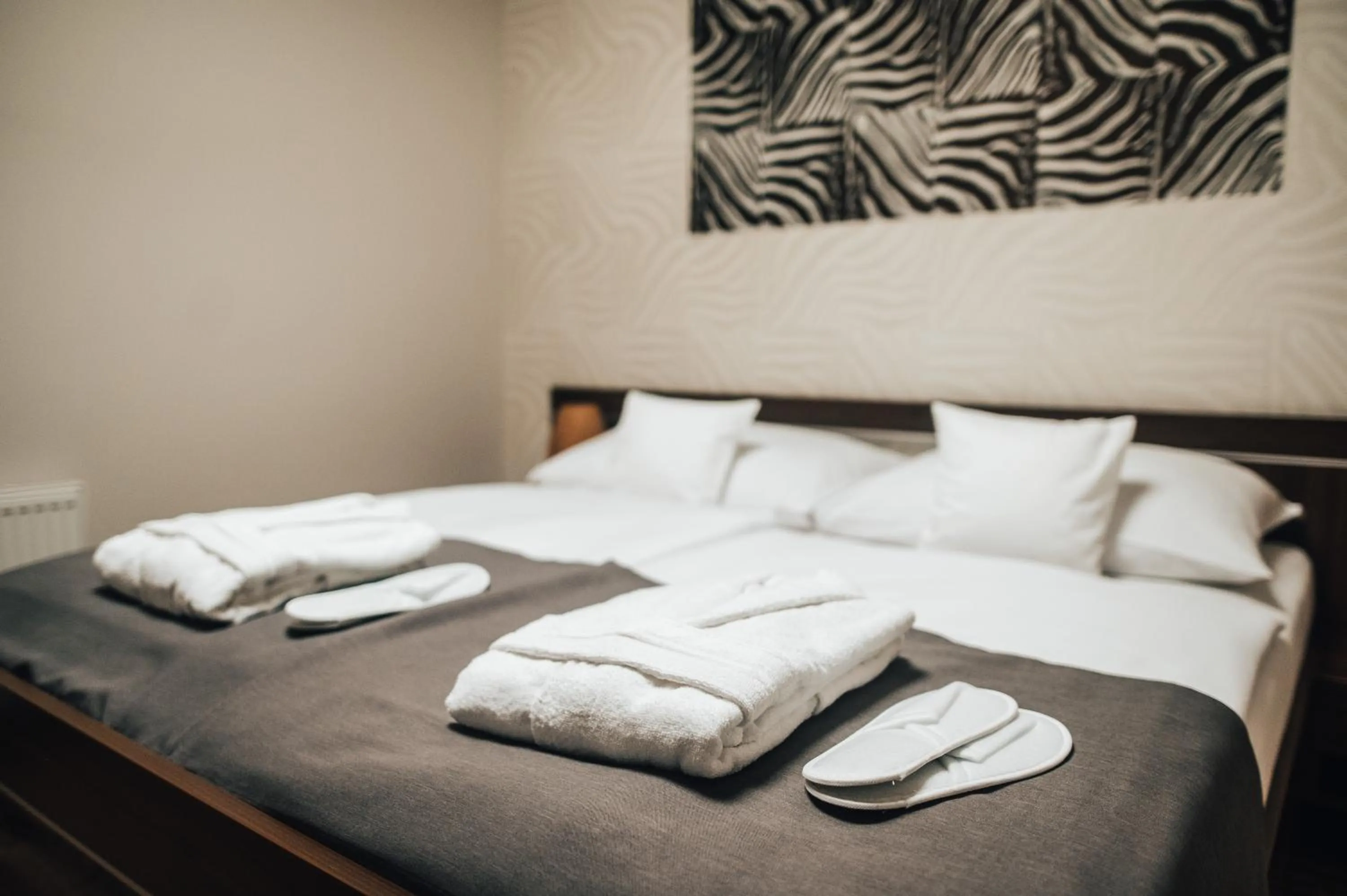 Bedroom, Bed in Hotel Elegance