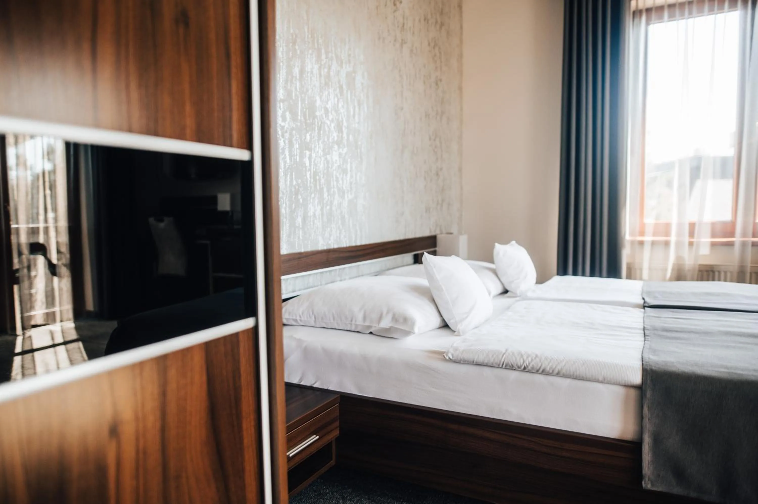 Property building, Bed in Hotel Elegance