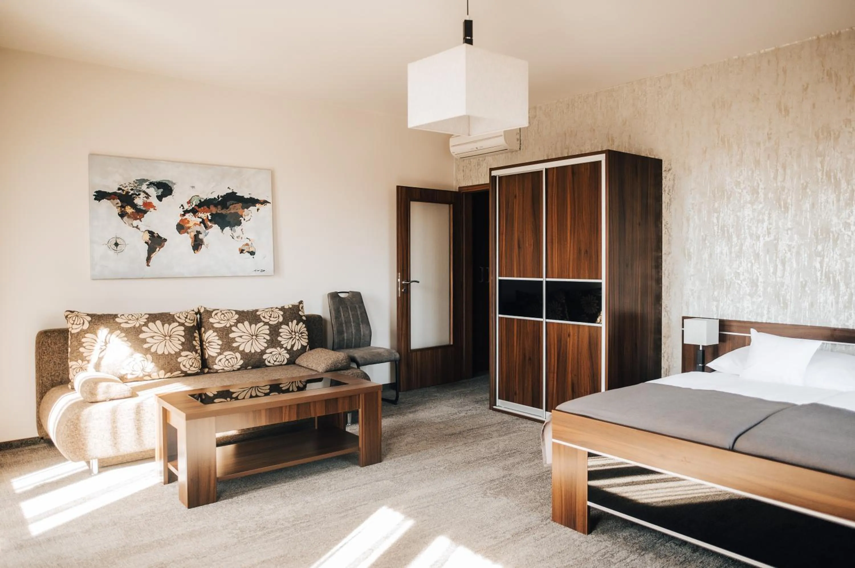 Property building, Bed in Hotel Elegance