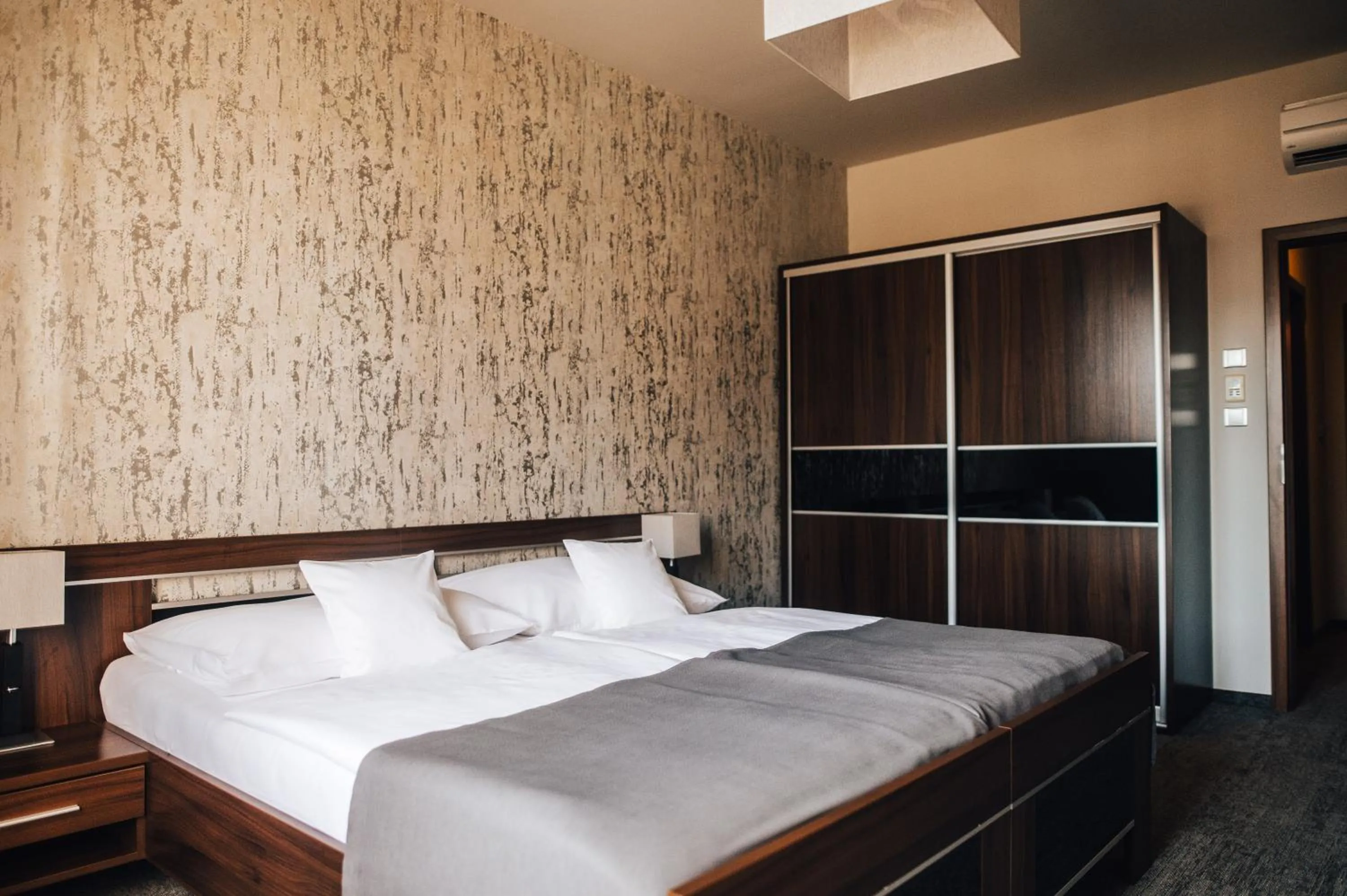 Bed in Hotel Elegance