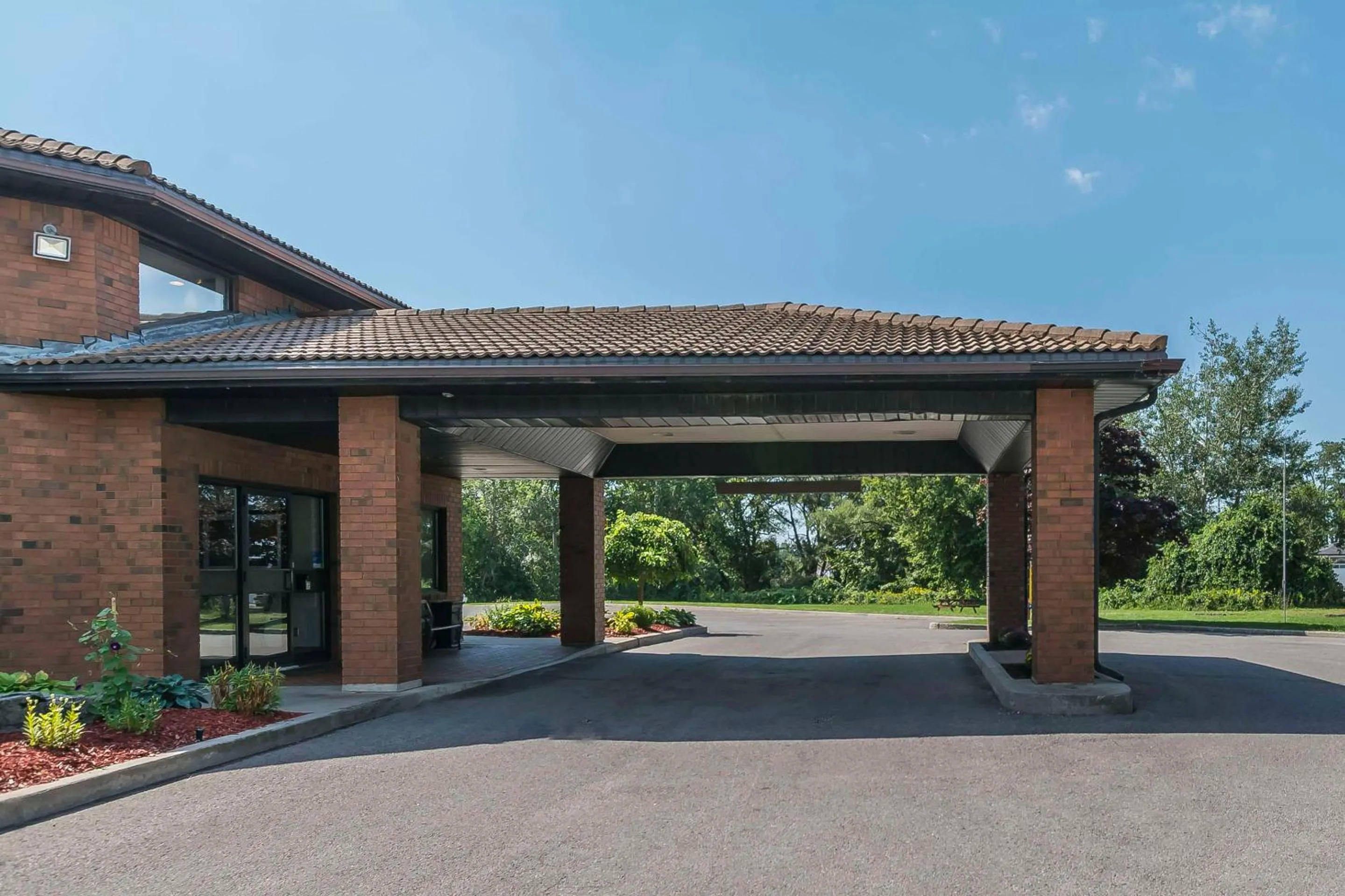 Property building in Comfort Inn Cobourg