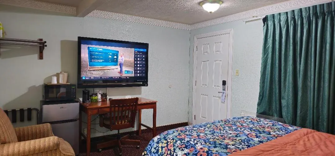 Bed in Sycamore Inn Chico University Area